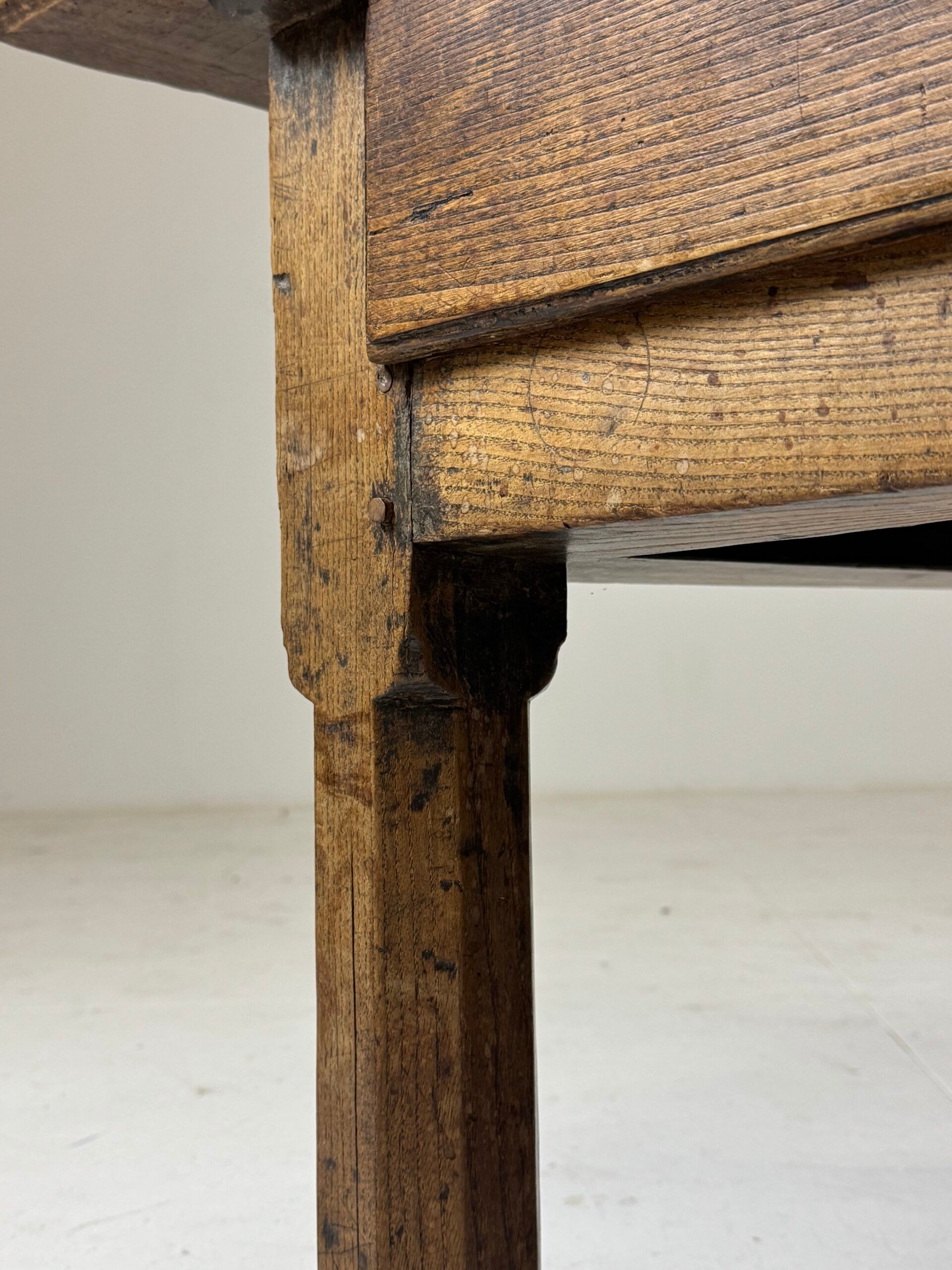 Table basse espagnole du XVIIIe siècle