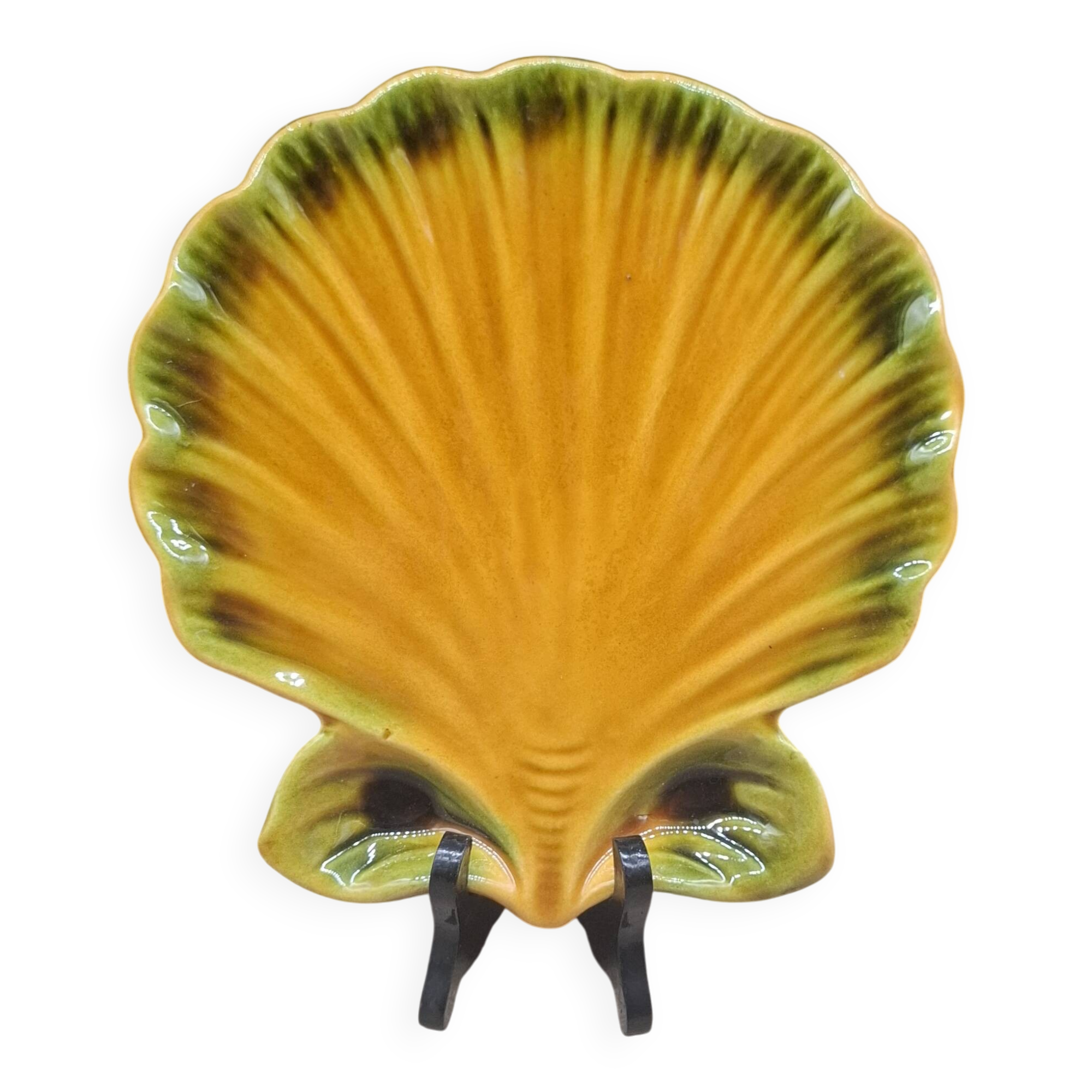 Vallauris dish with scallops and barbotine