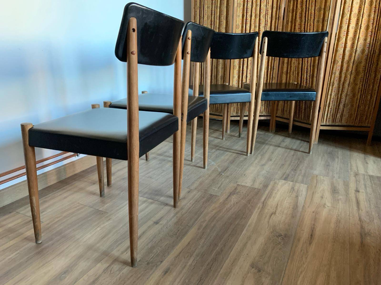Set of 4 Scandinavian chairs