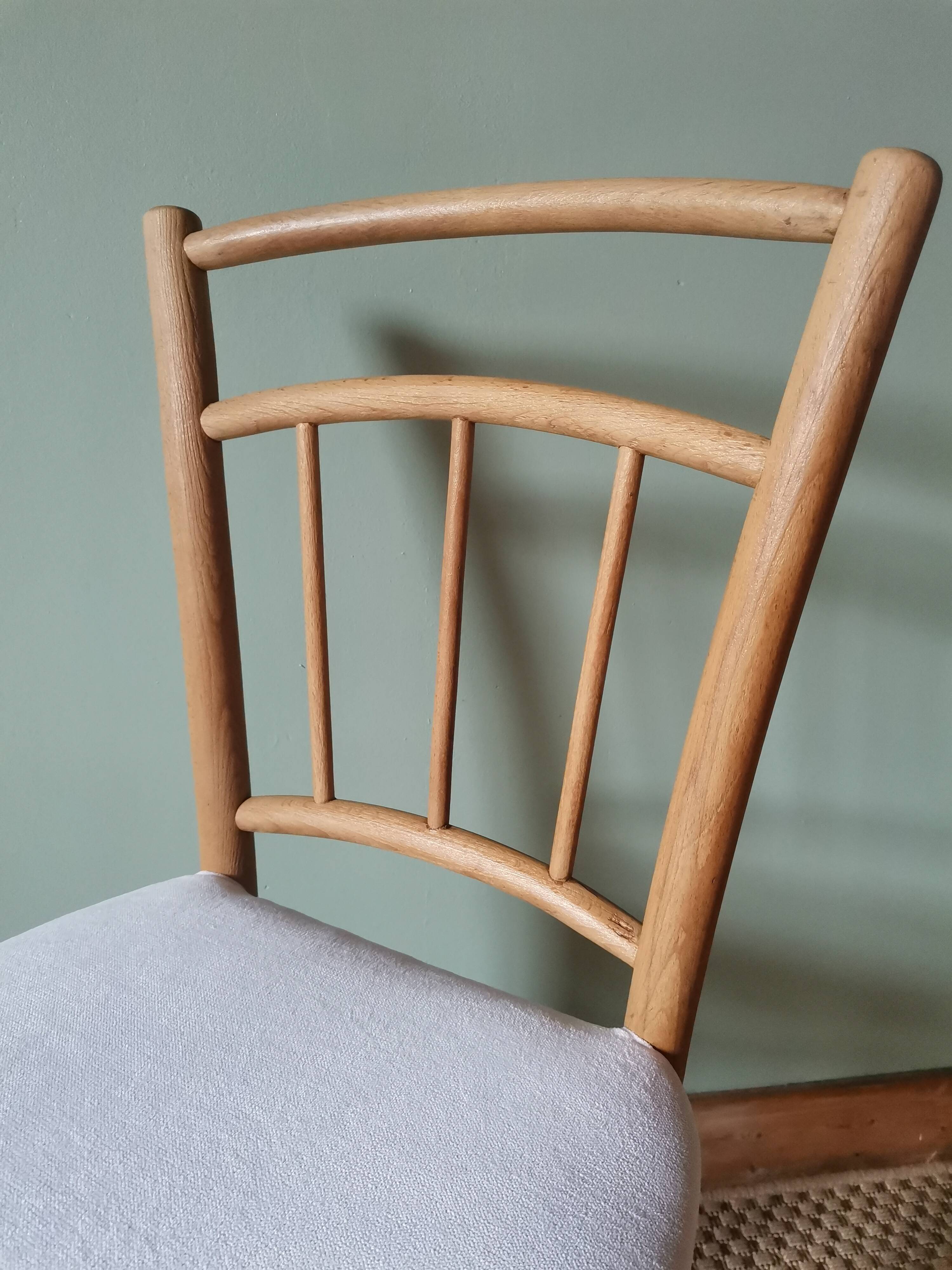 Chaises bistrot anciennes blanches