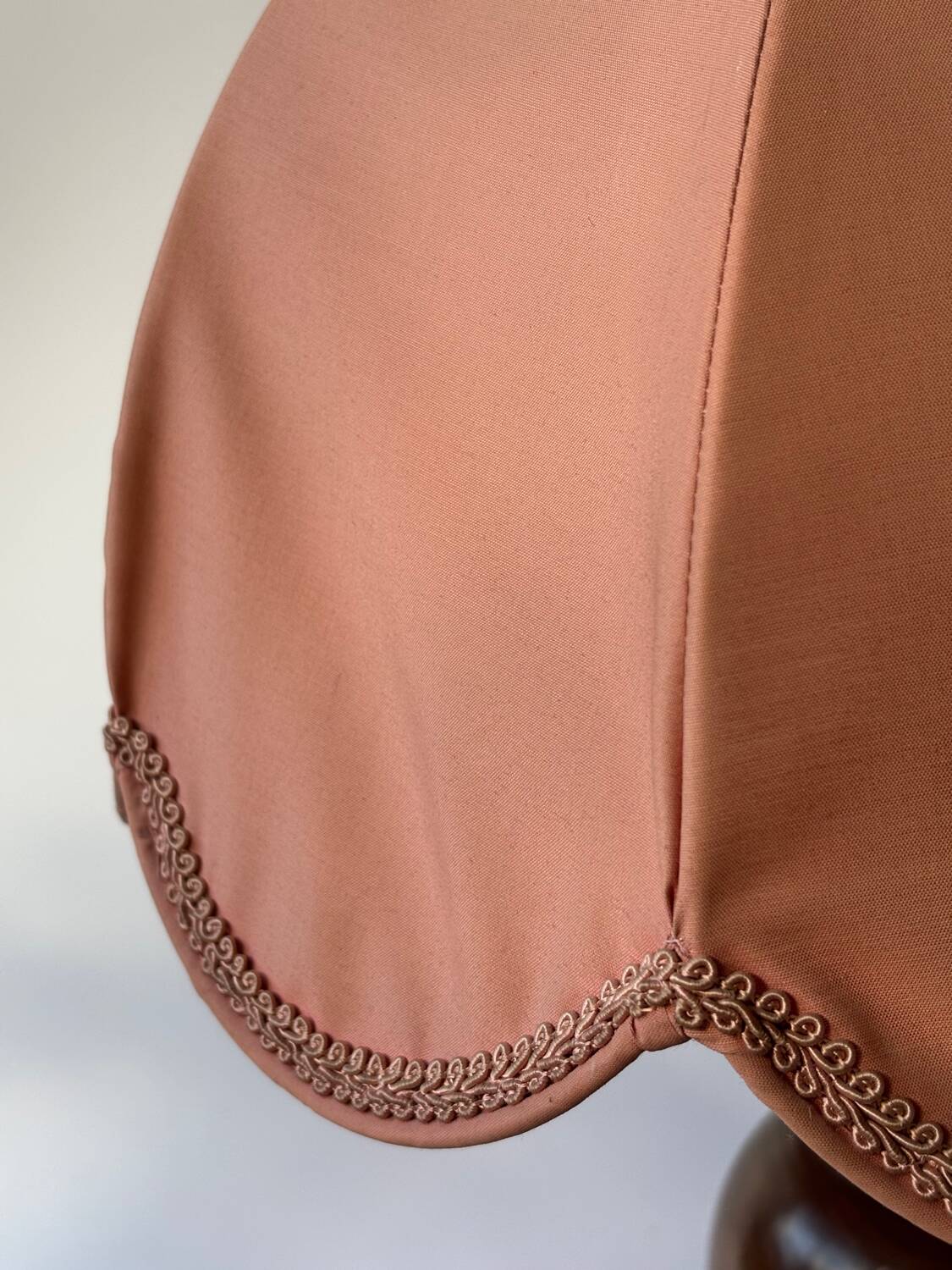 1950s wooden and pink fabric table lamp