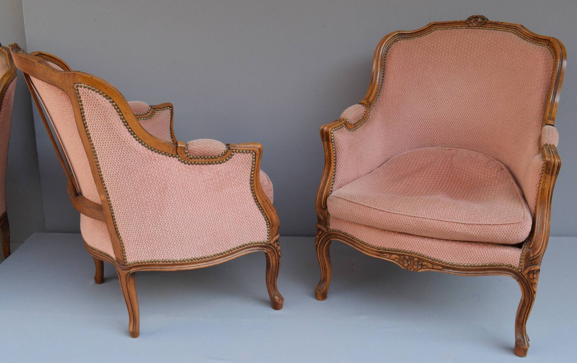 Ensemble de 3 larges bergères de style Louis XV en bois naturel