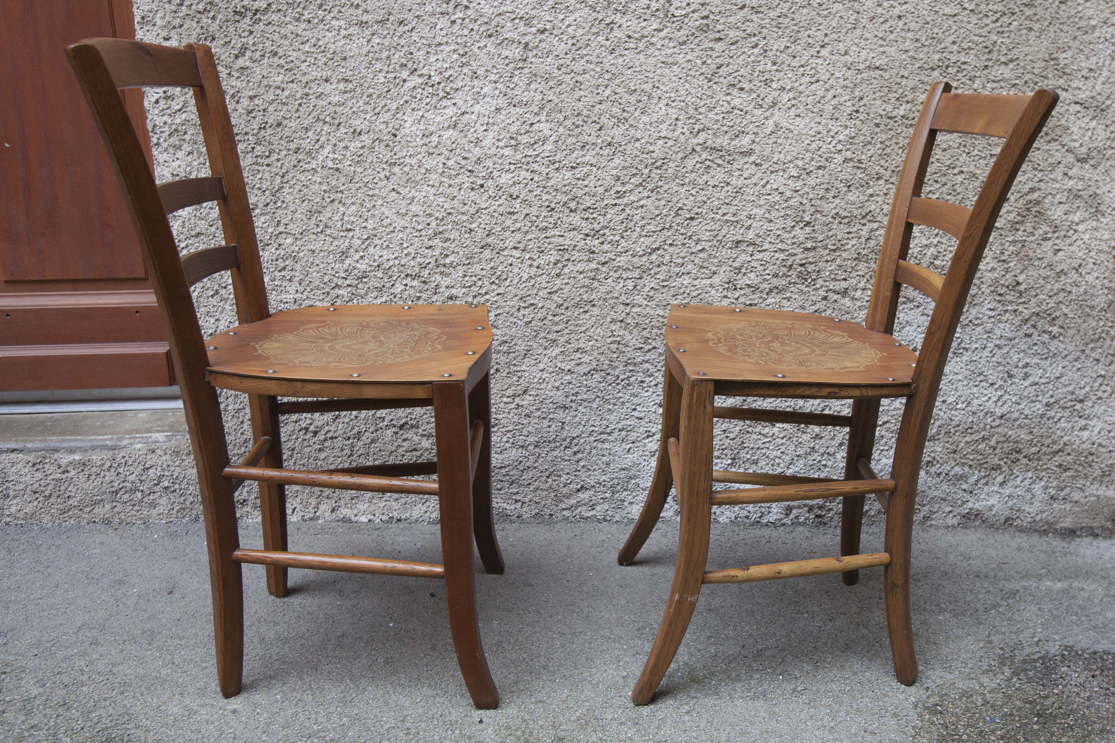 Pair of wooden chairs from the 1920s