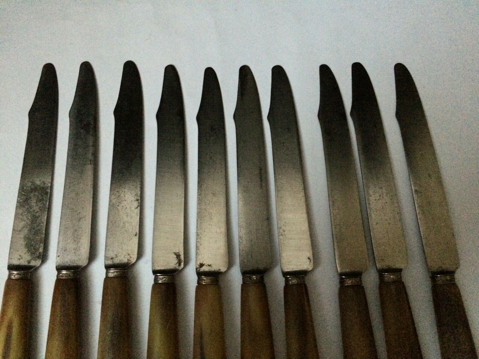 Set of 12 large knives and 11 horn and steel dessert knives
