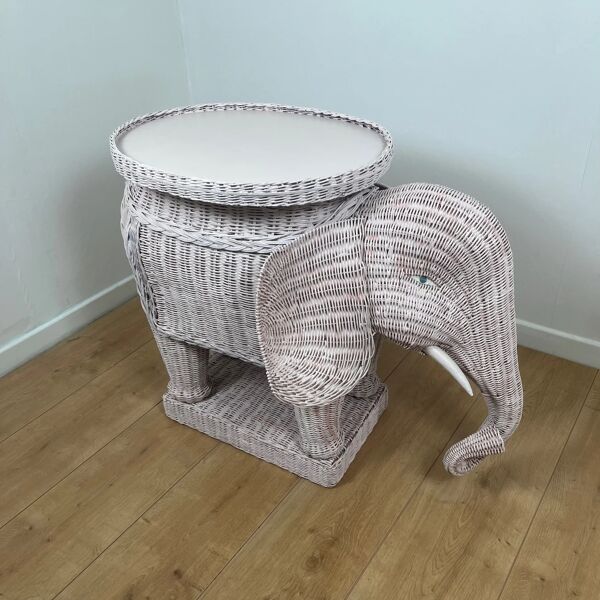 Table d’appoint vintage en rotin en forme d’éléphant, attribuée à Vivai del Sud, Italie, 1960 - 1970