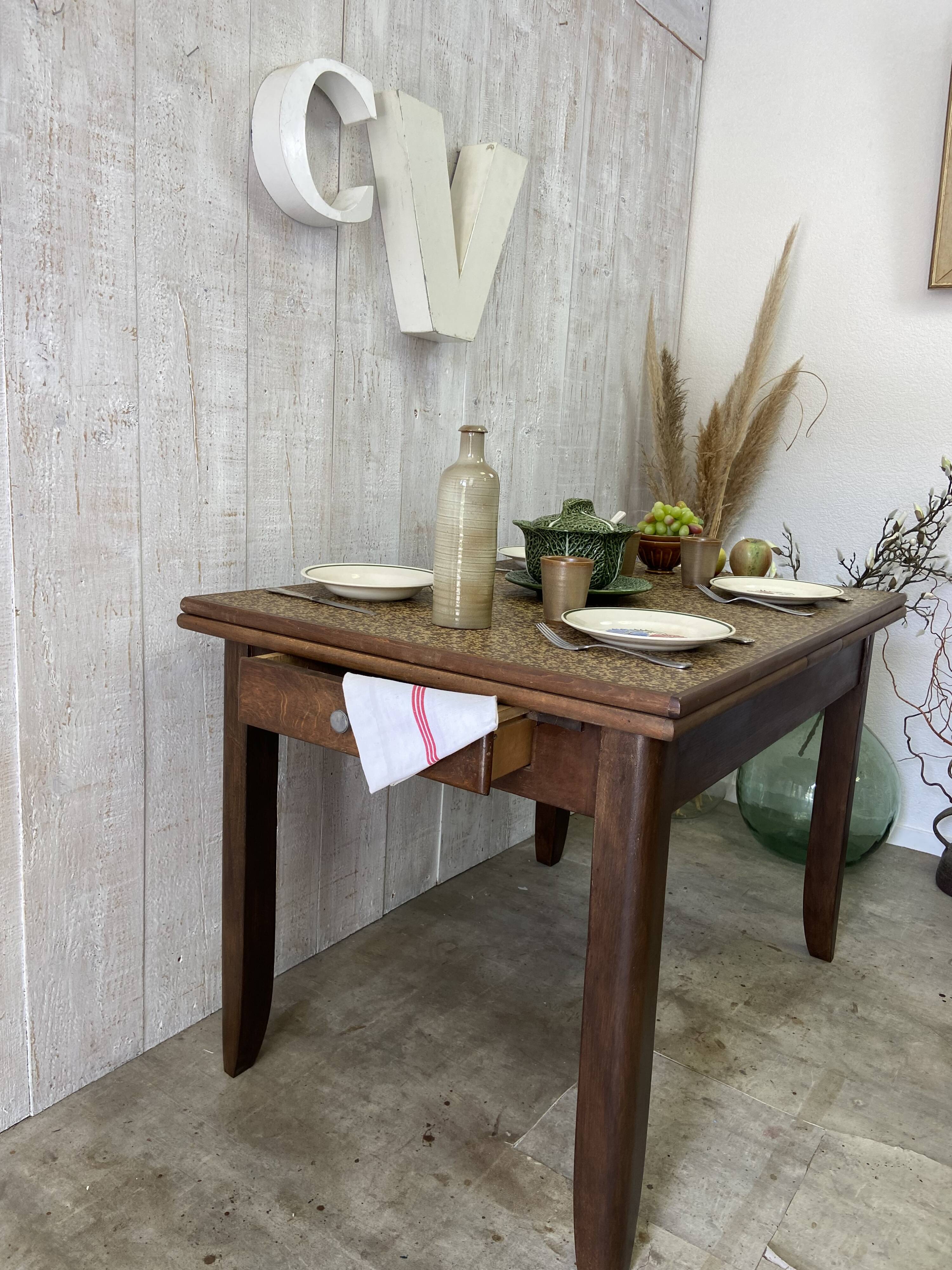 Extendable farm table