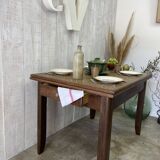 Extendable farm table