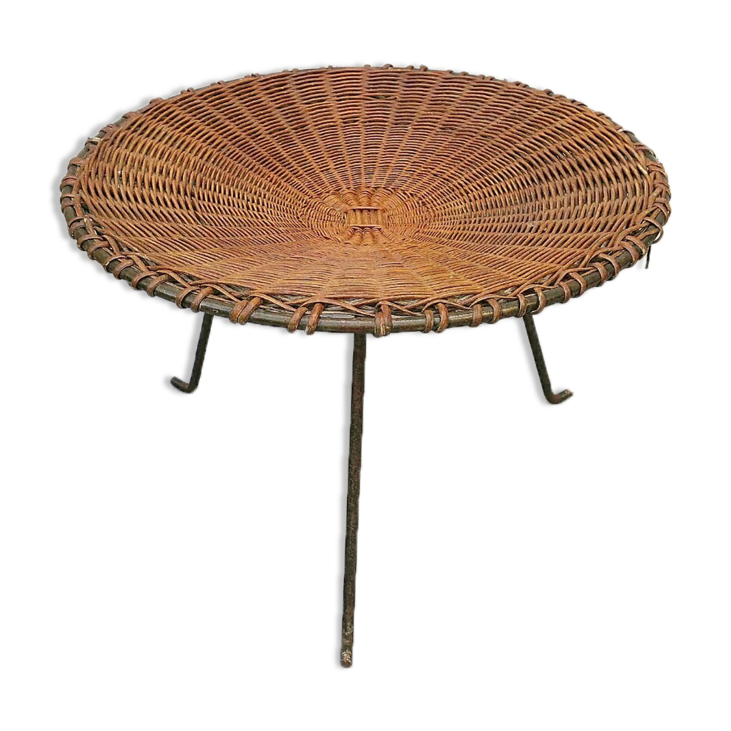 Curved table ferrotine sewing ball of vintage wool