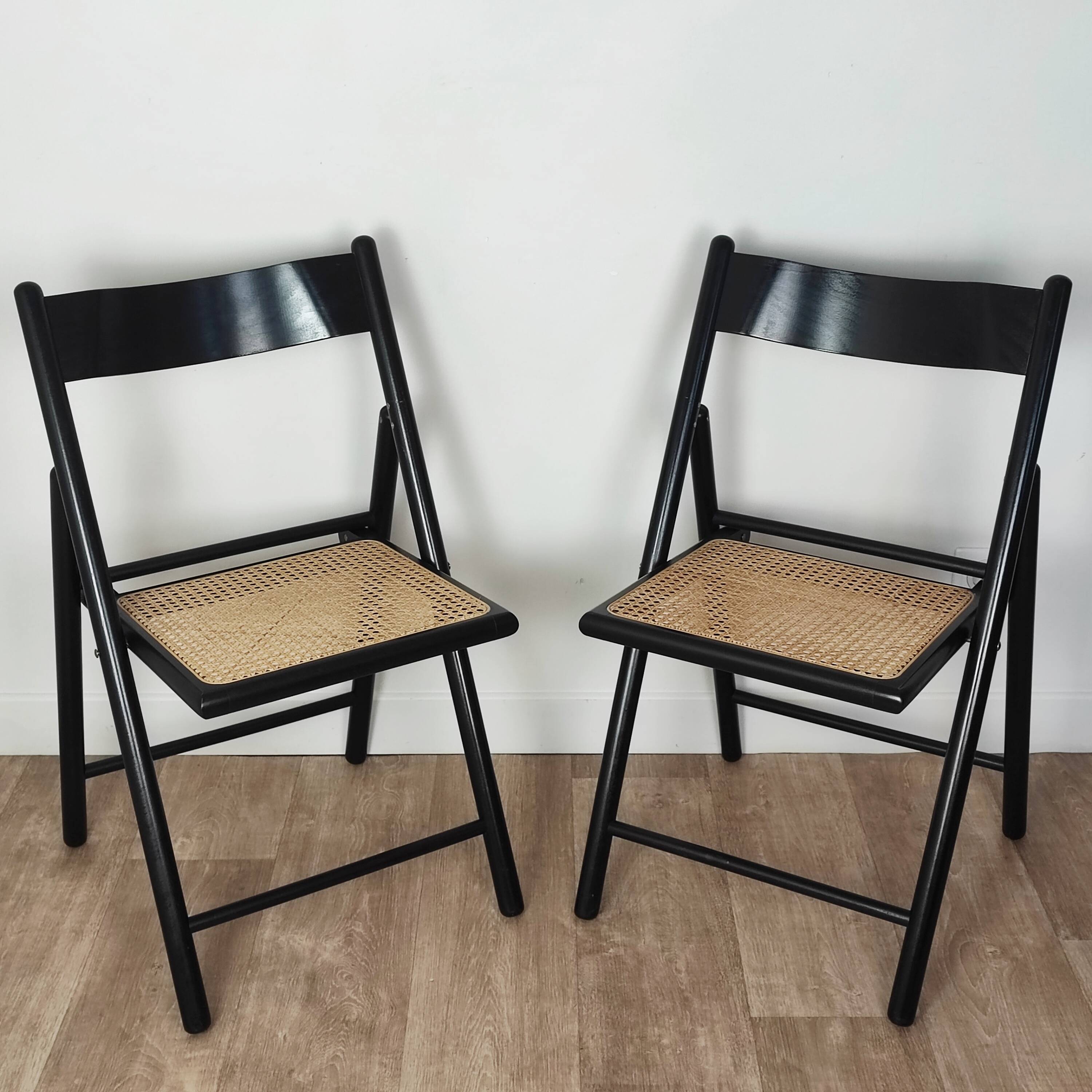 Chaises pliantes en bois et rotin