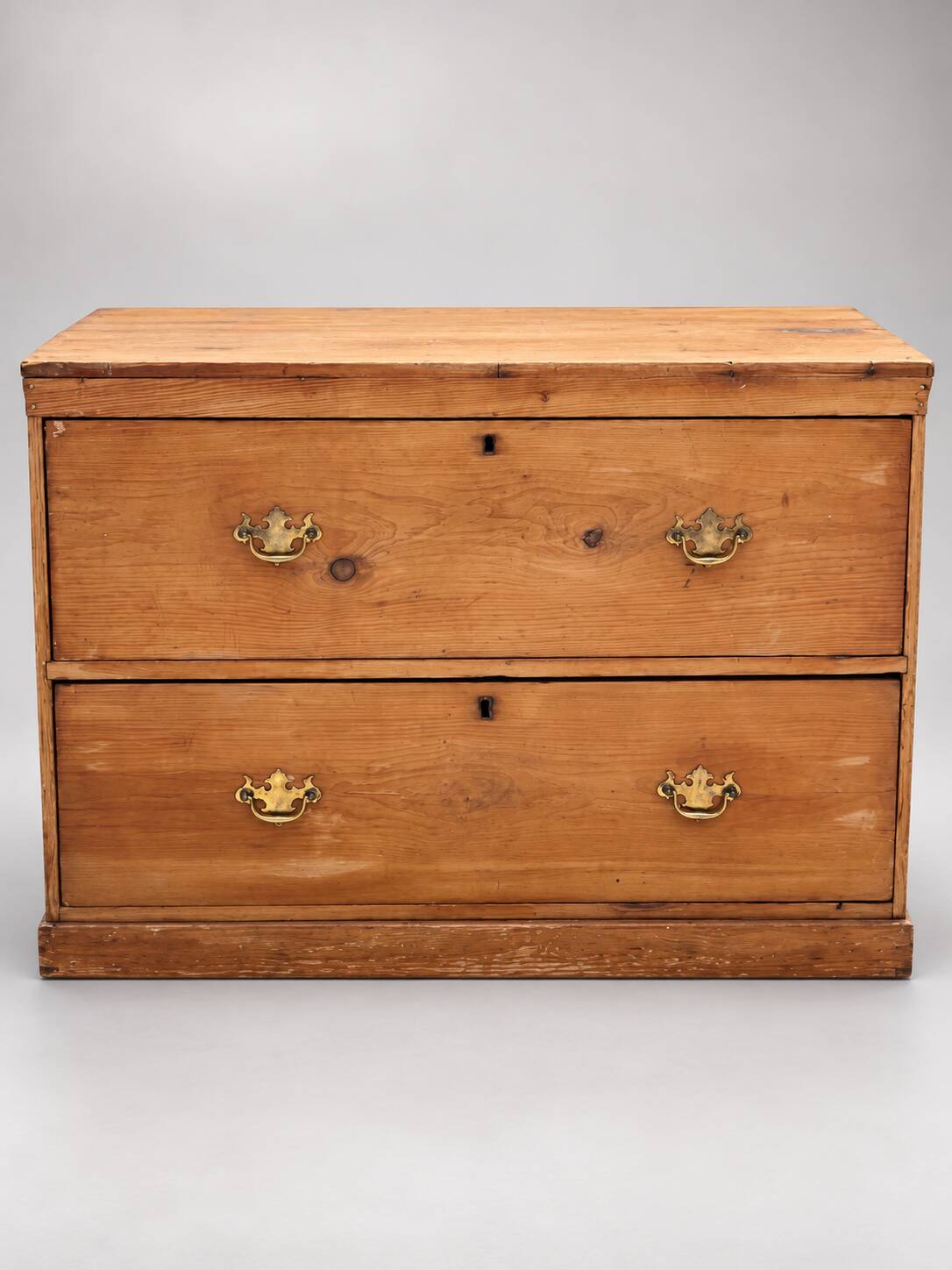 Commode basse ancienne en pin – 2 grands tiroirs