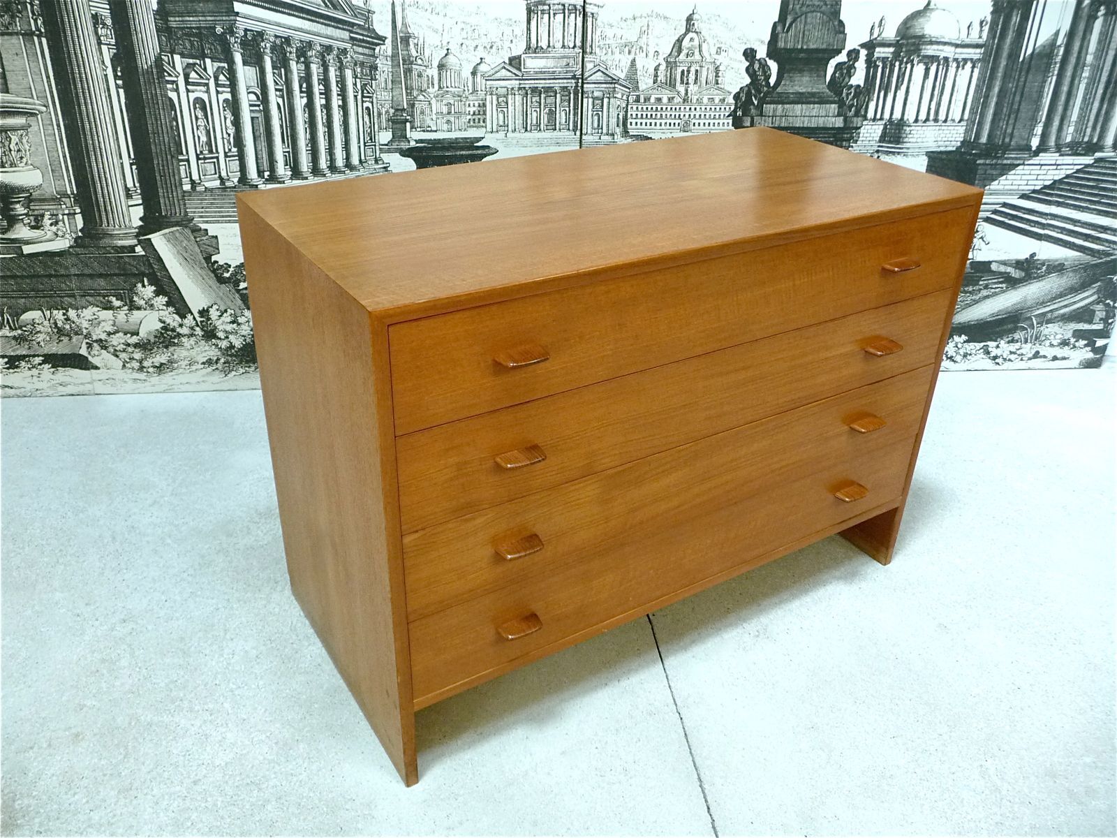 Commode en teck RY16 par Hans J. Wegner pour Ry Møbler, Danemark