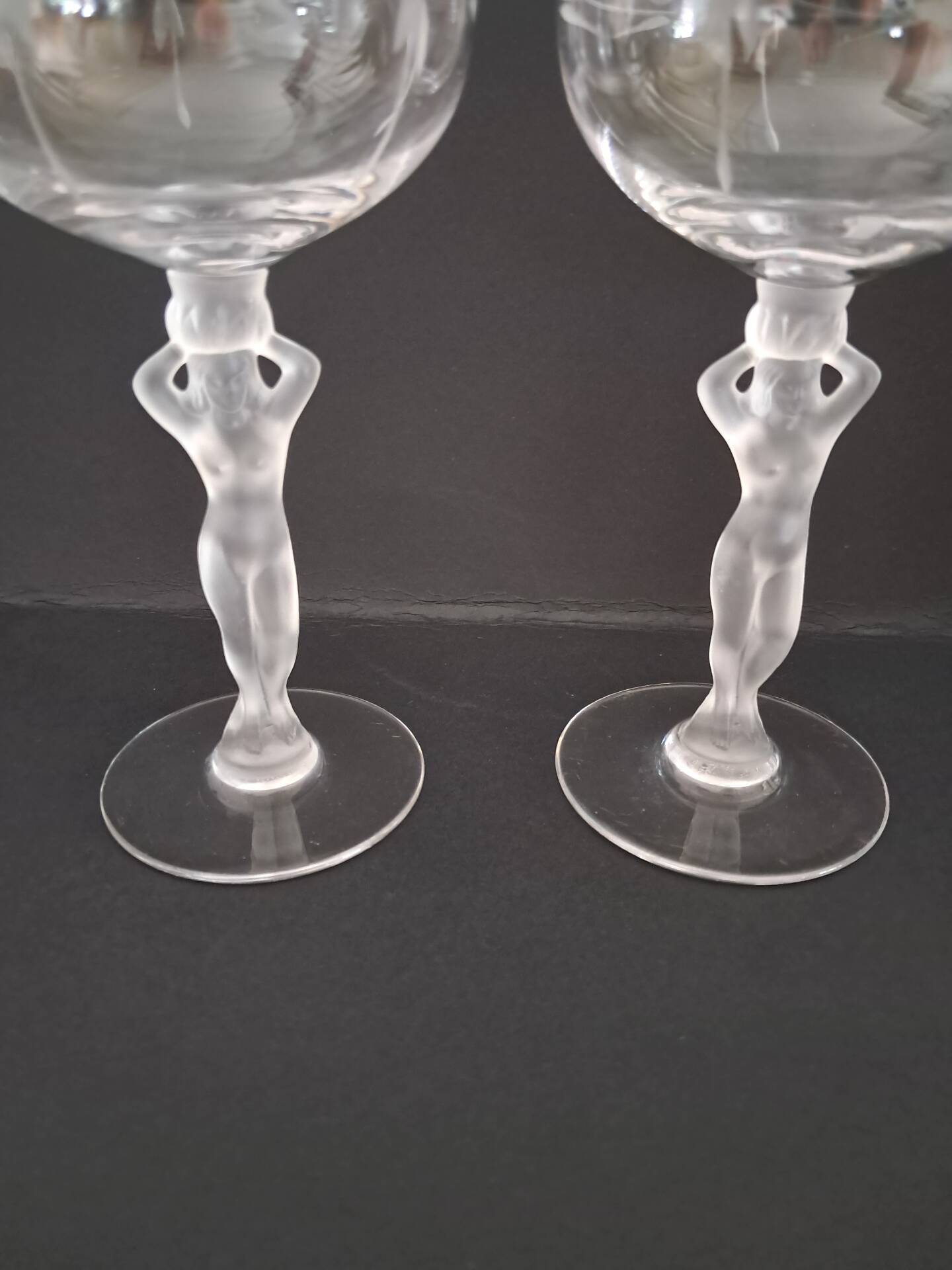 Two Bayel crystal wine glasses Bacchus Venus.