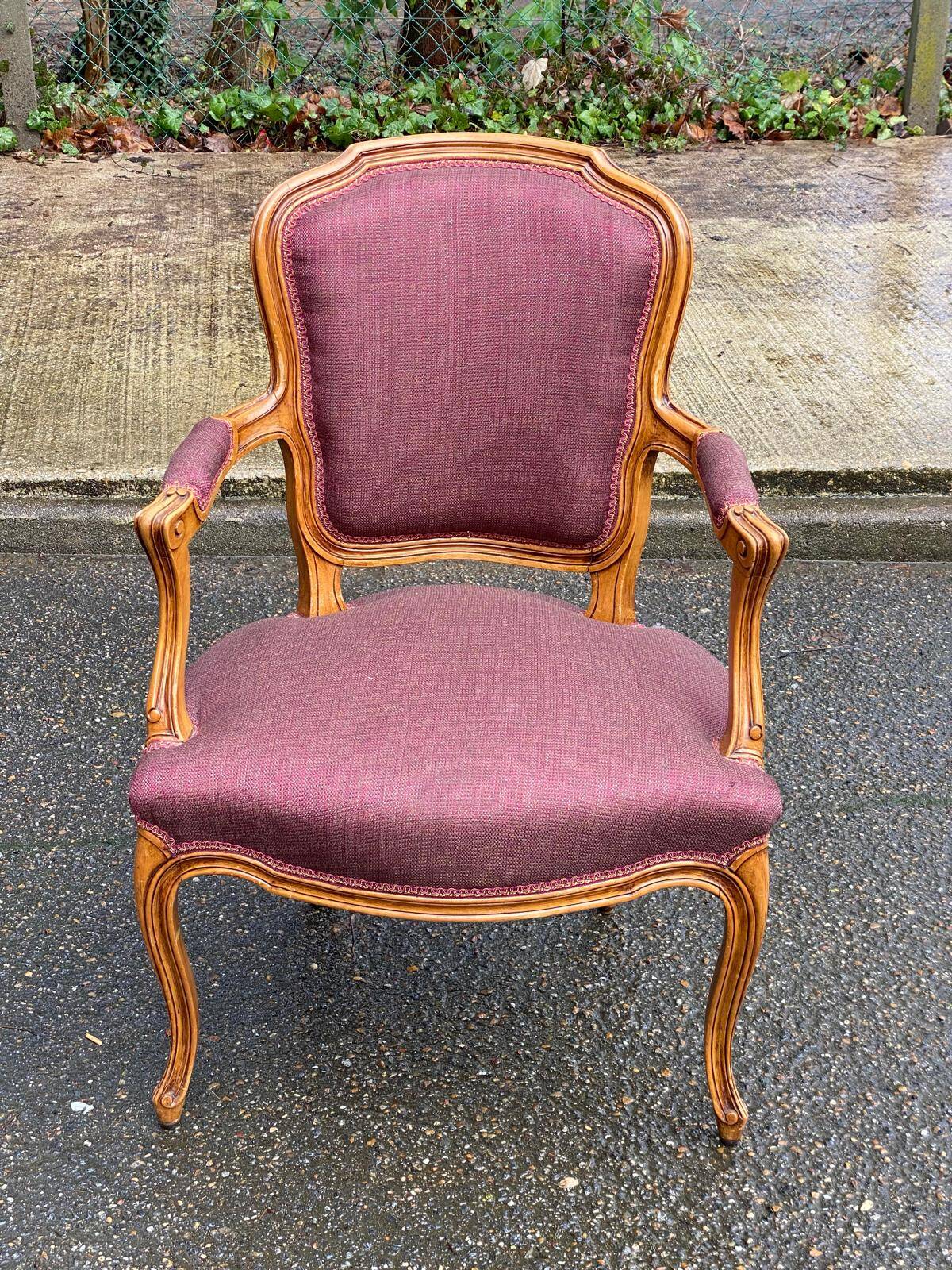 Louis XV armchair in solid wood and burgundy fabric