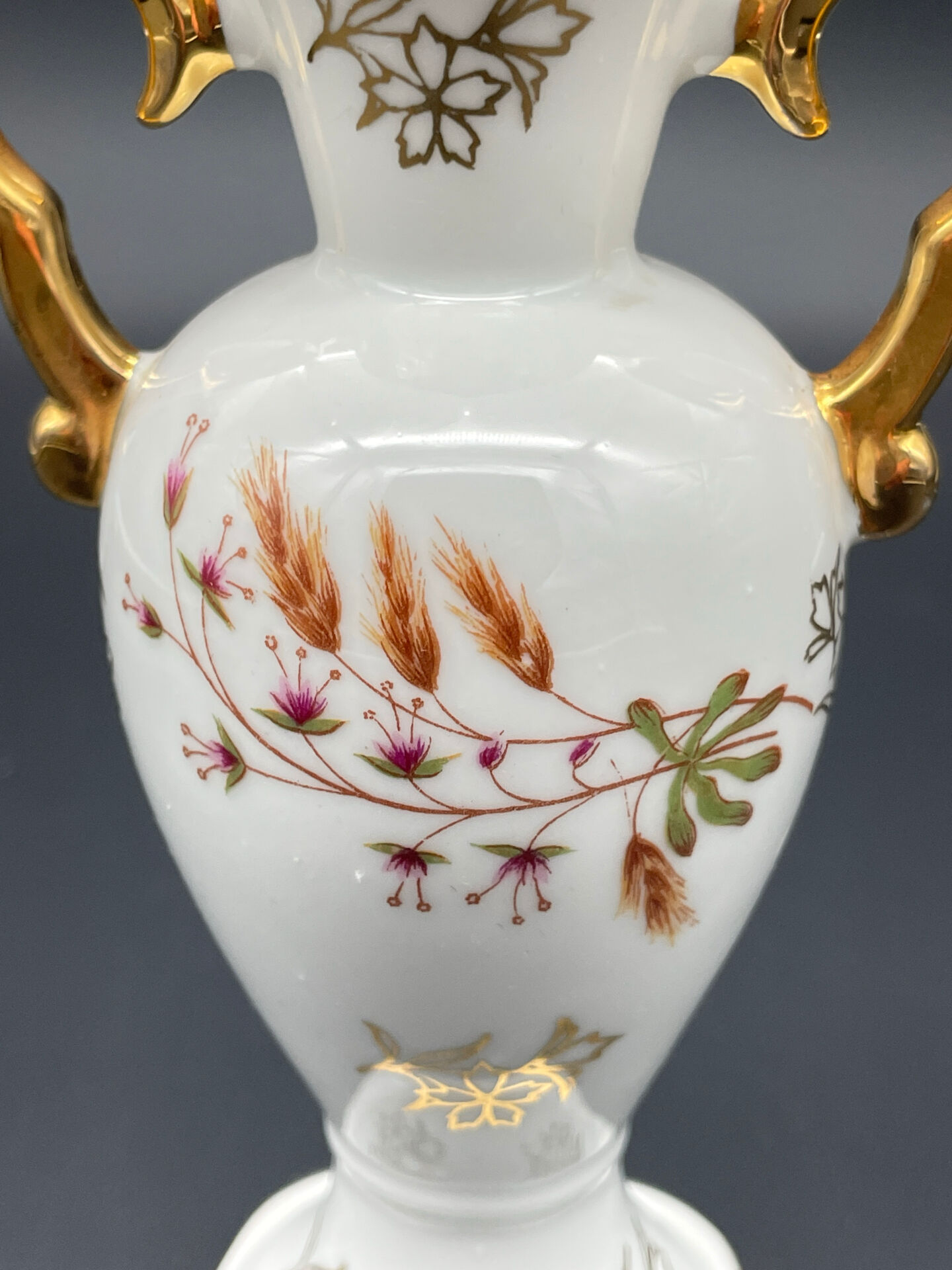 Small amphora vase in Limoges porcelain with gilded handles.