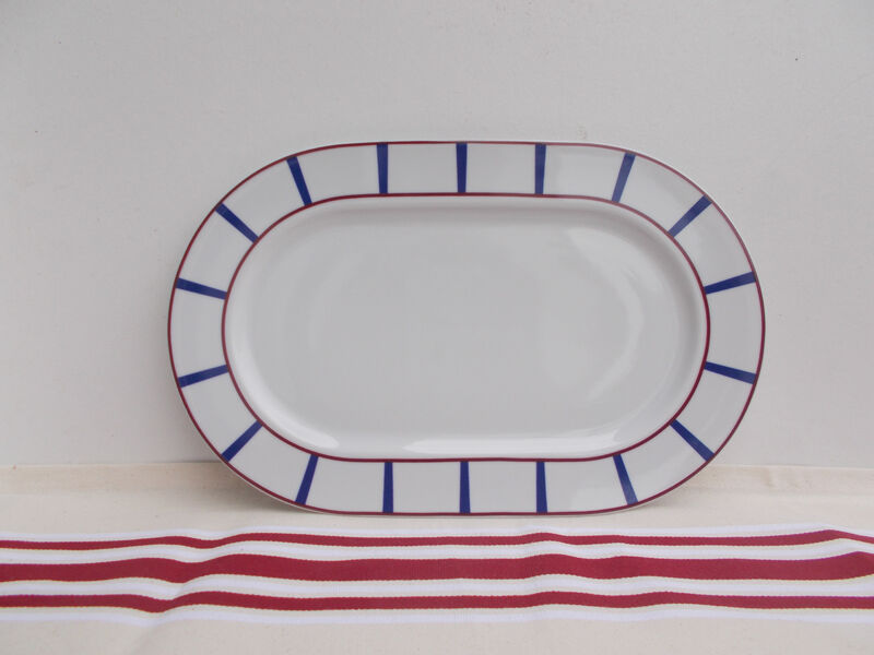 Oval dish in porcelain decoration Basque decoration