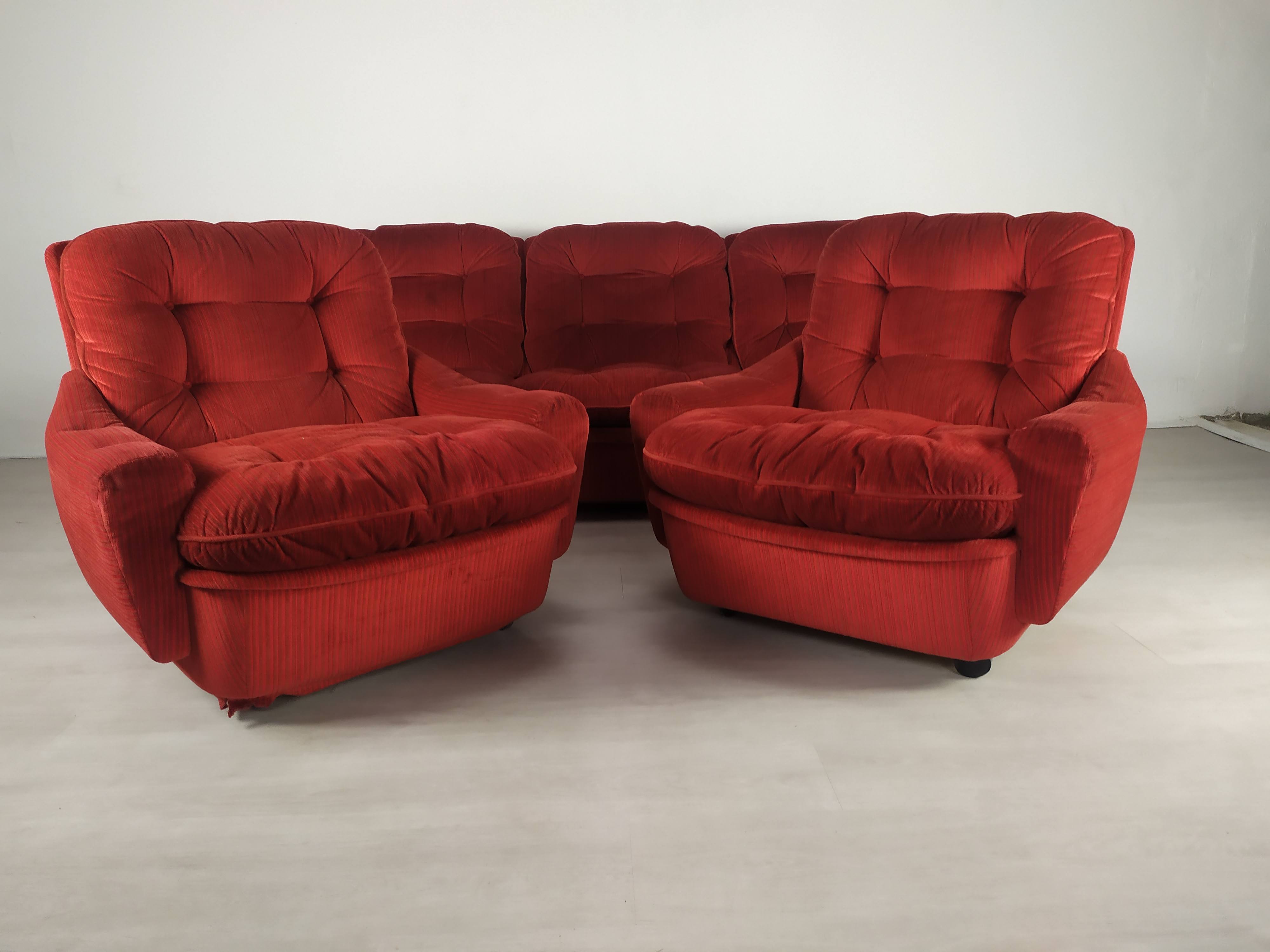 Airborne Cadestin Red Velvet Lounge