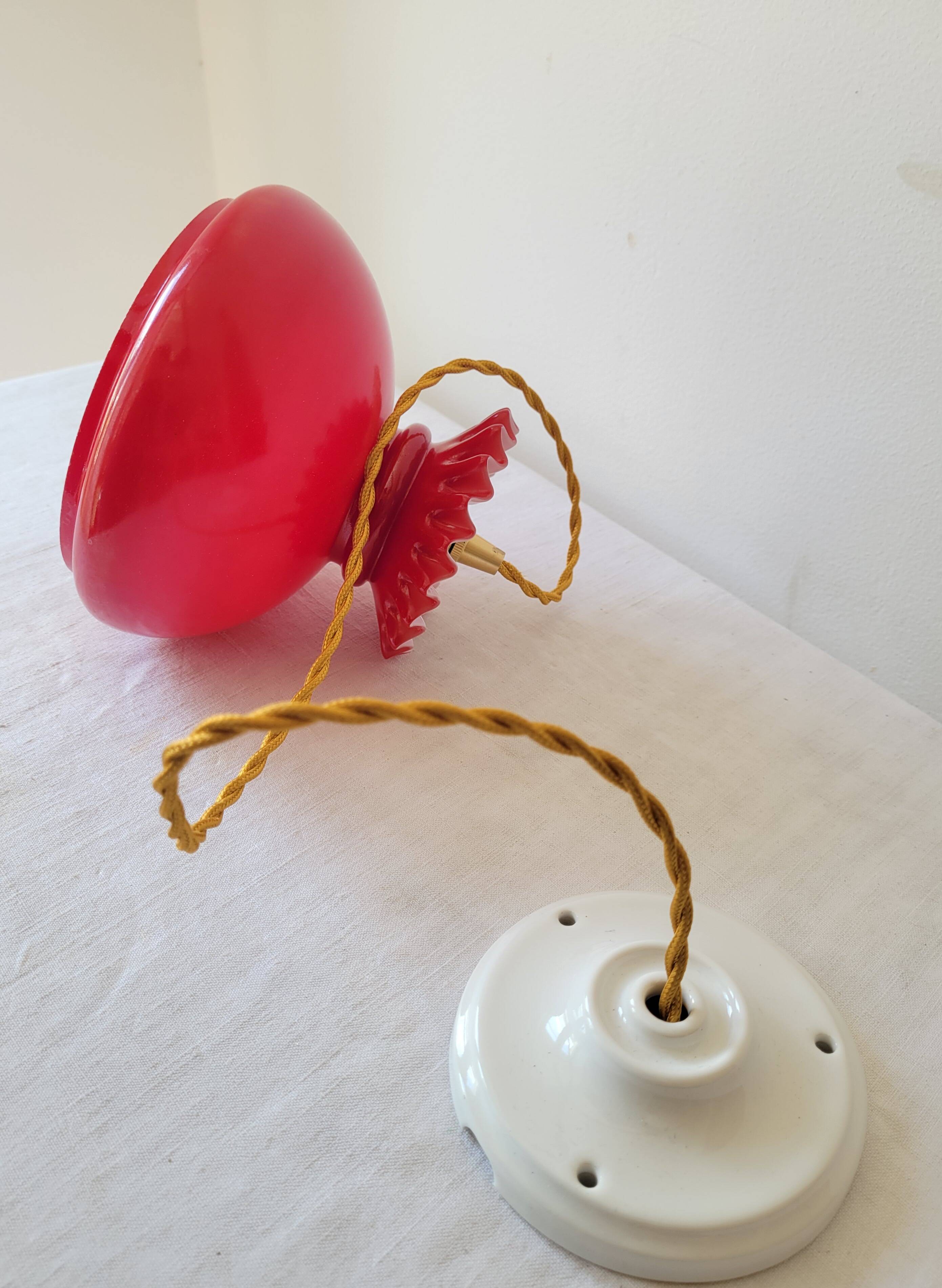 Red opaline suspension