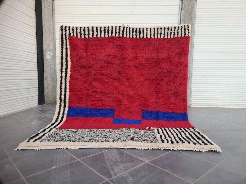 Traditional handmade Berber rug, size 150/250 cm.