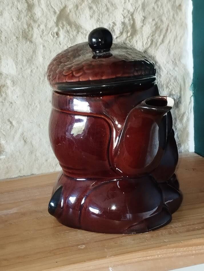 Vintage figurative teapot dog detective – English ceramic – 1960s