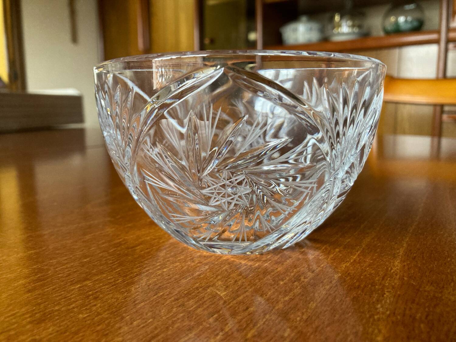 Pinwheel cut crystal bowl - bowl - empty pocket