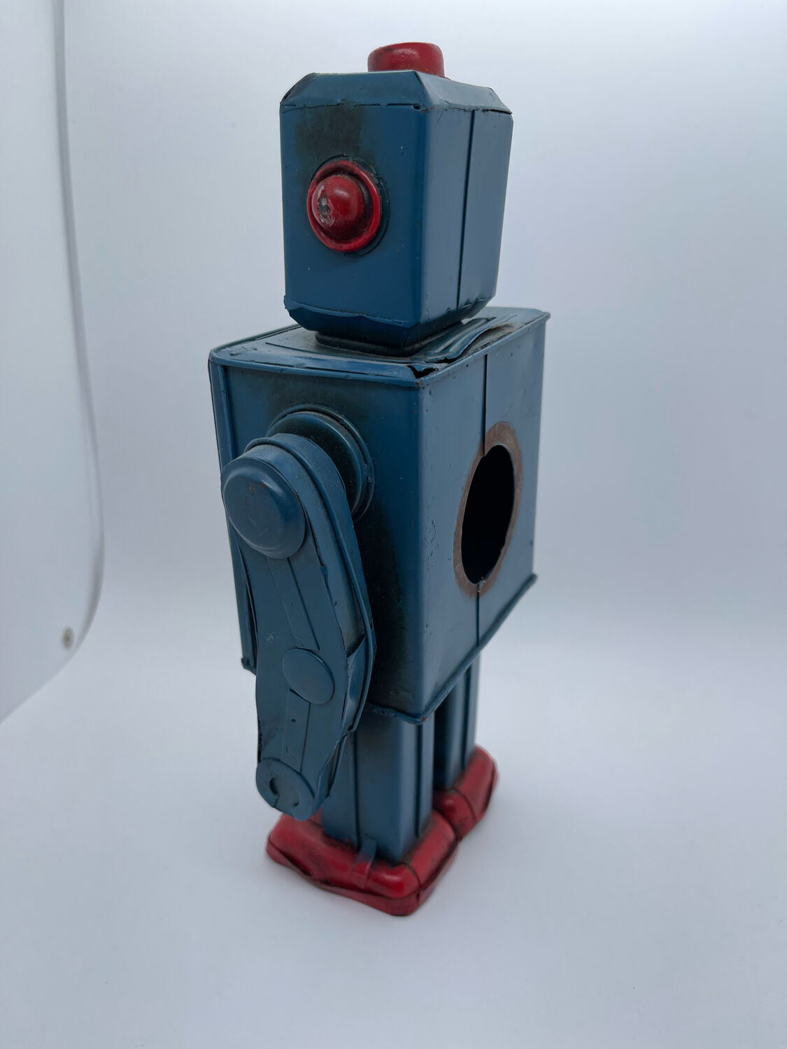 Old robot - metal/painted sheet - tin toys style - vintage