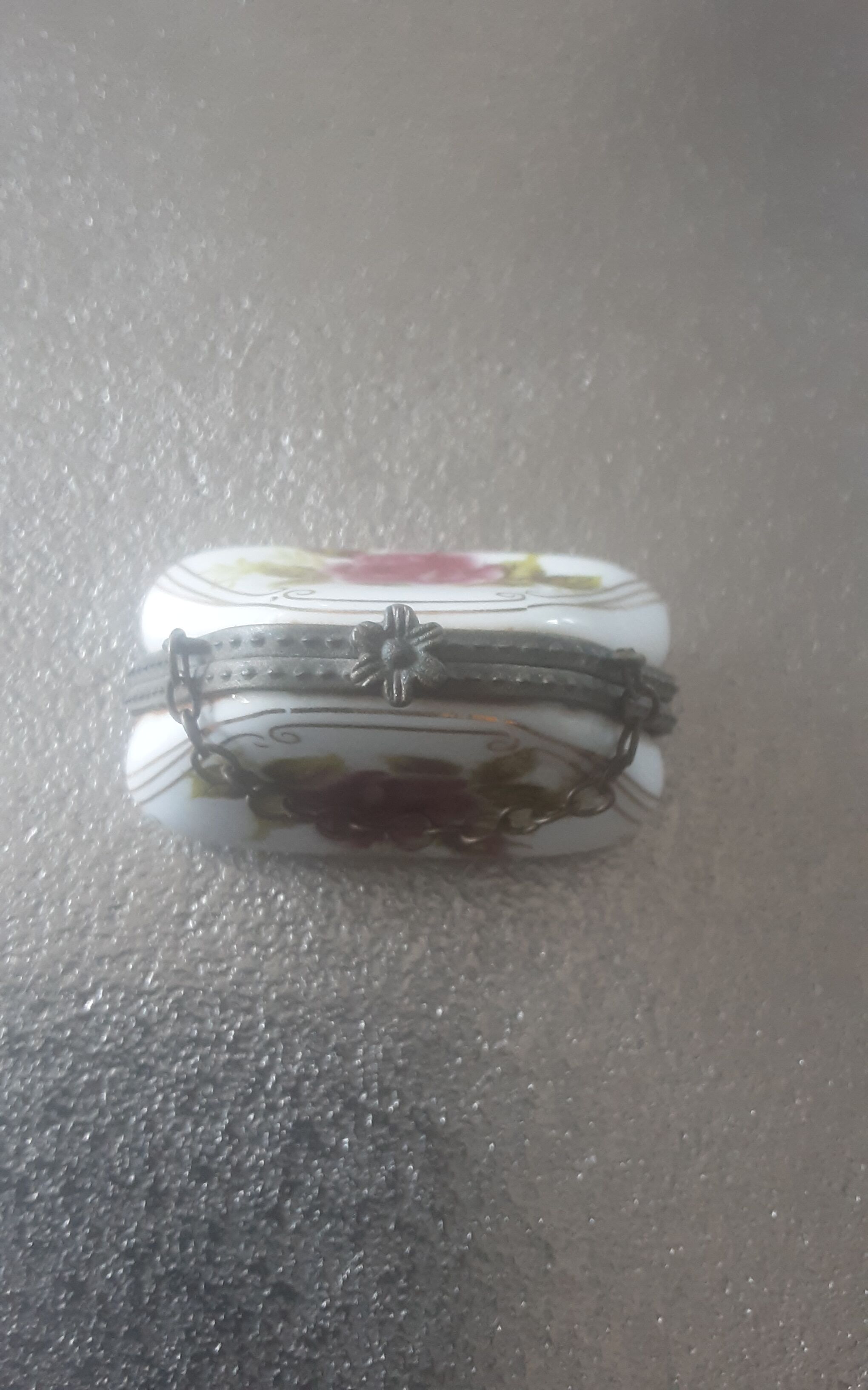 Lot 2 porcelain boxes Art