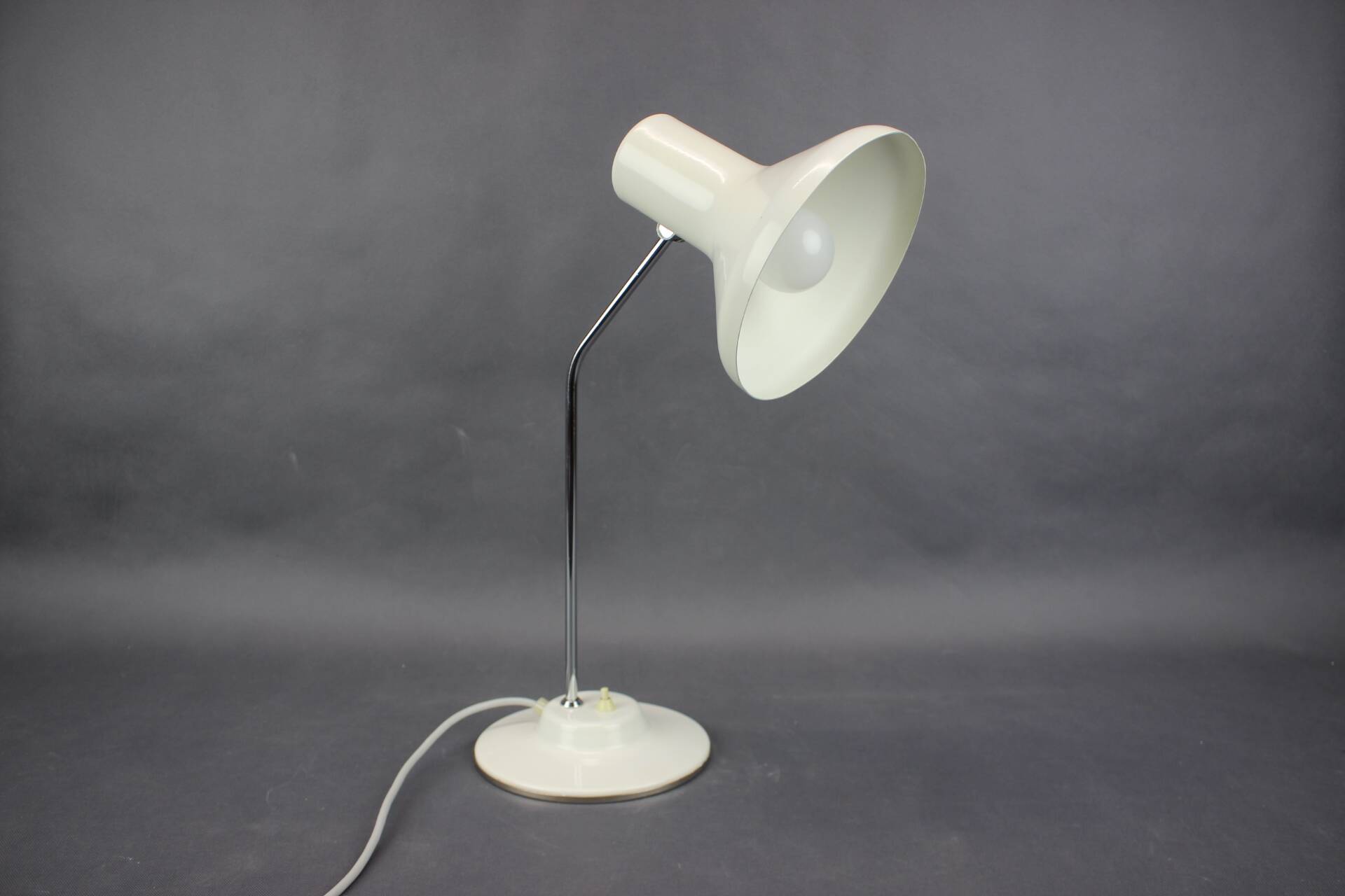 Lampe de bureau ajustable en métal blanc et chrome, datant des années 1970 et provenant de l'AGE (German Space/SPACE)