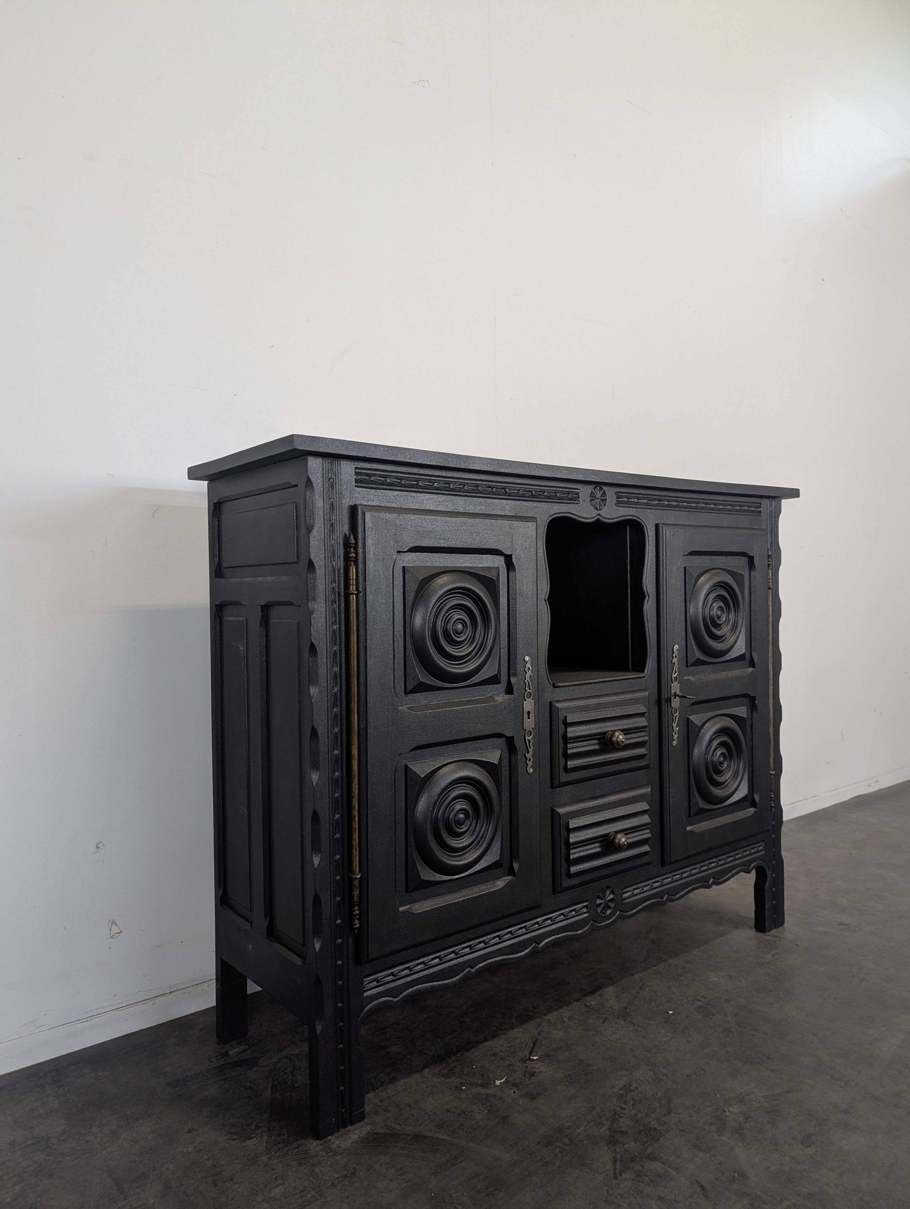 Buffet dans le style de Dudouyt peint en noir