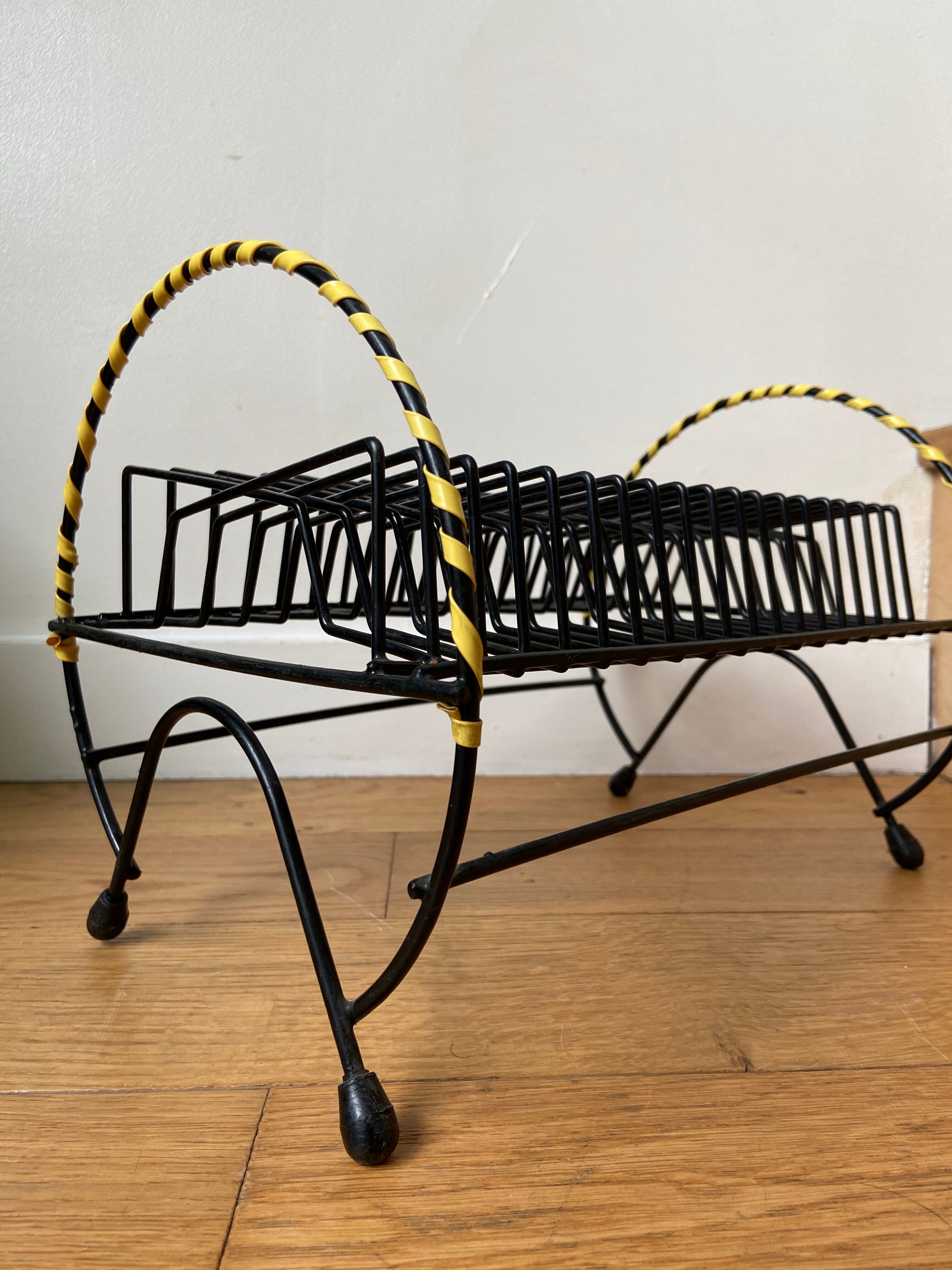 Black metal and scoubidou vinyl holders