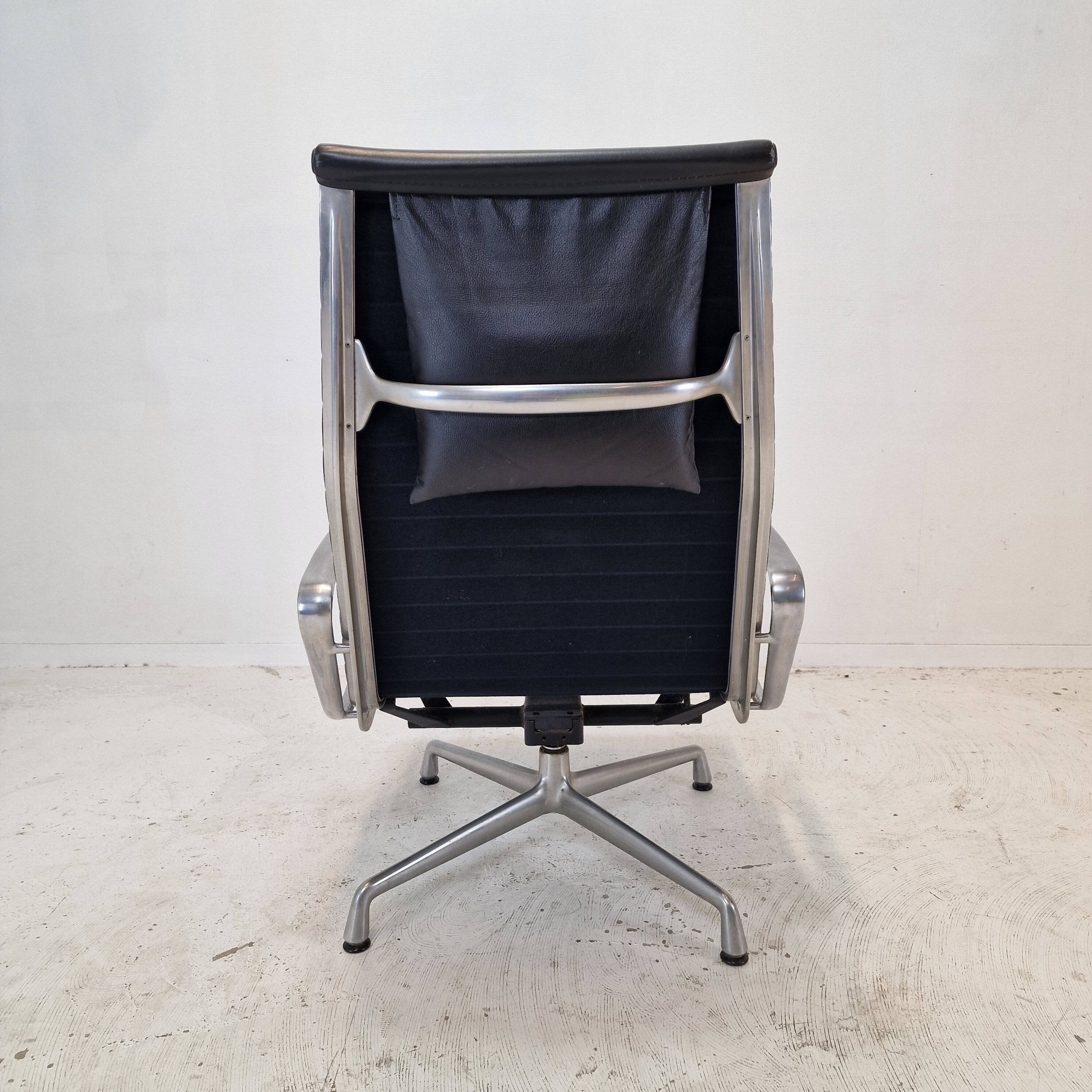 Model EA 124 + 125 Vitra Lounge Chair and Ottoman by Charles & Ray Eames