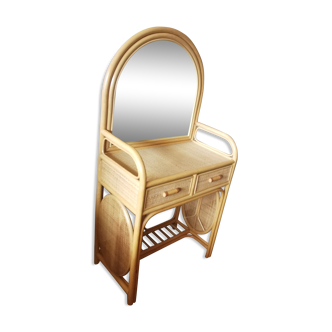 Vintage hairdresser in braided rattan