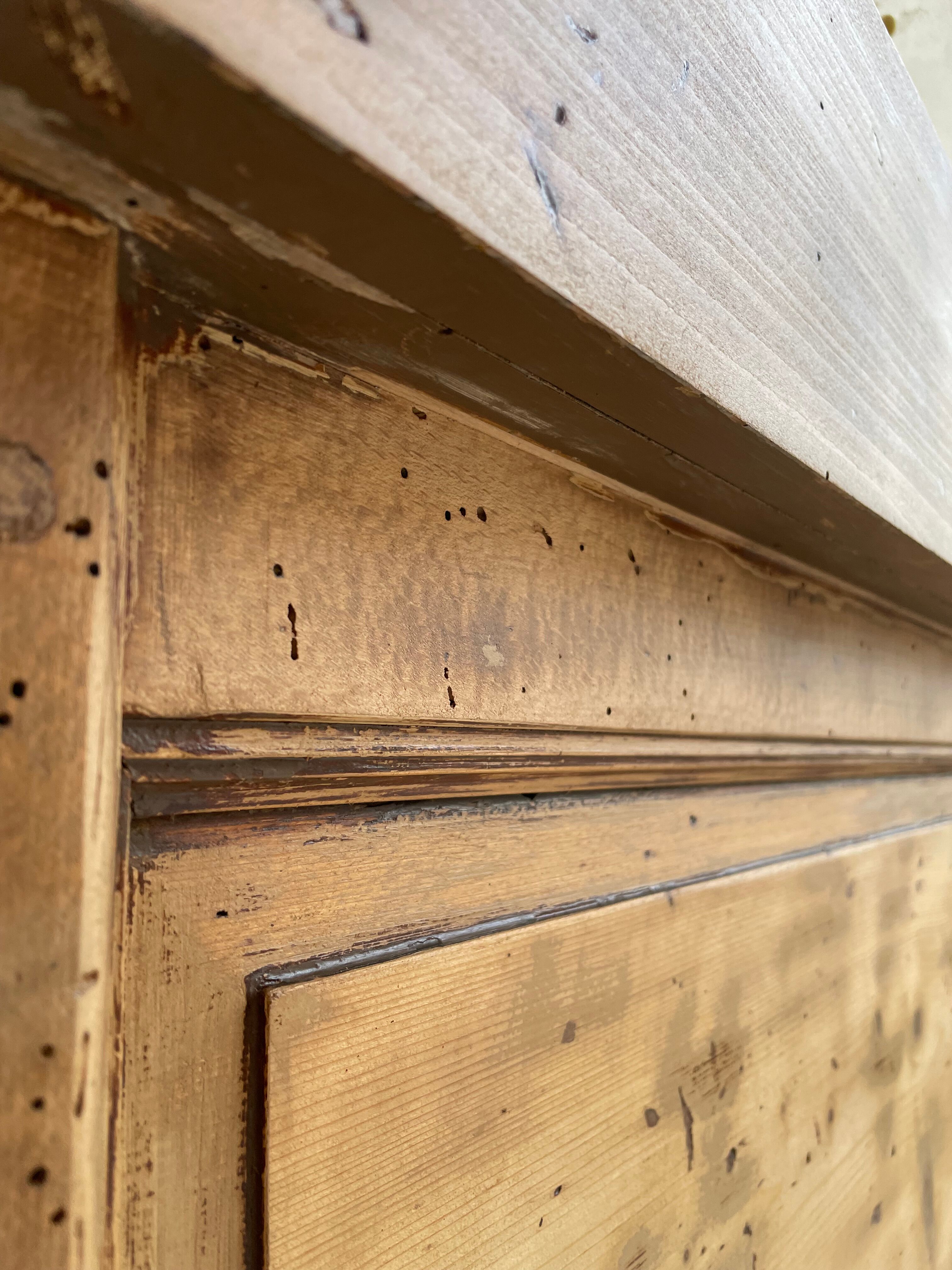 Trading counter central island pine