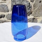 Vase en verre bleu