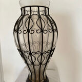 Vase soufflé avec fer forgé