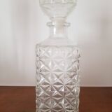 Carafe in chiseled glass