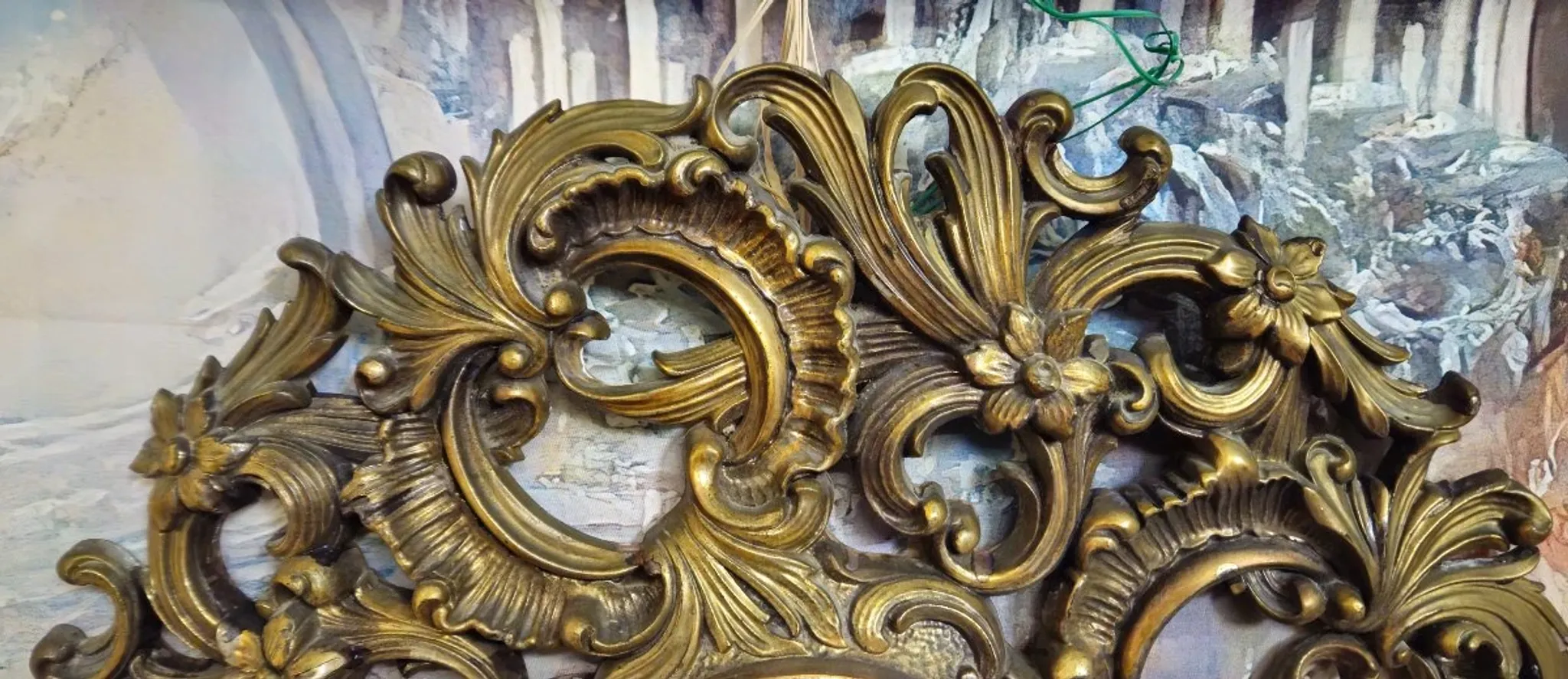Antique gilded mirror in Baroque/Rococo style – Very richly carved frame