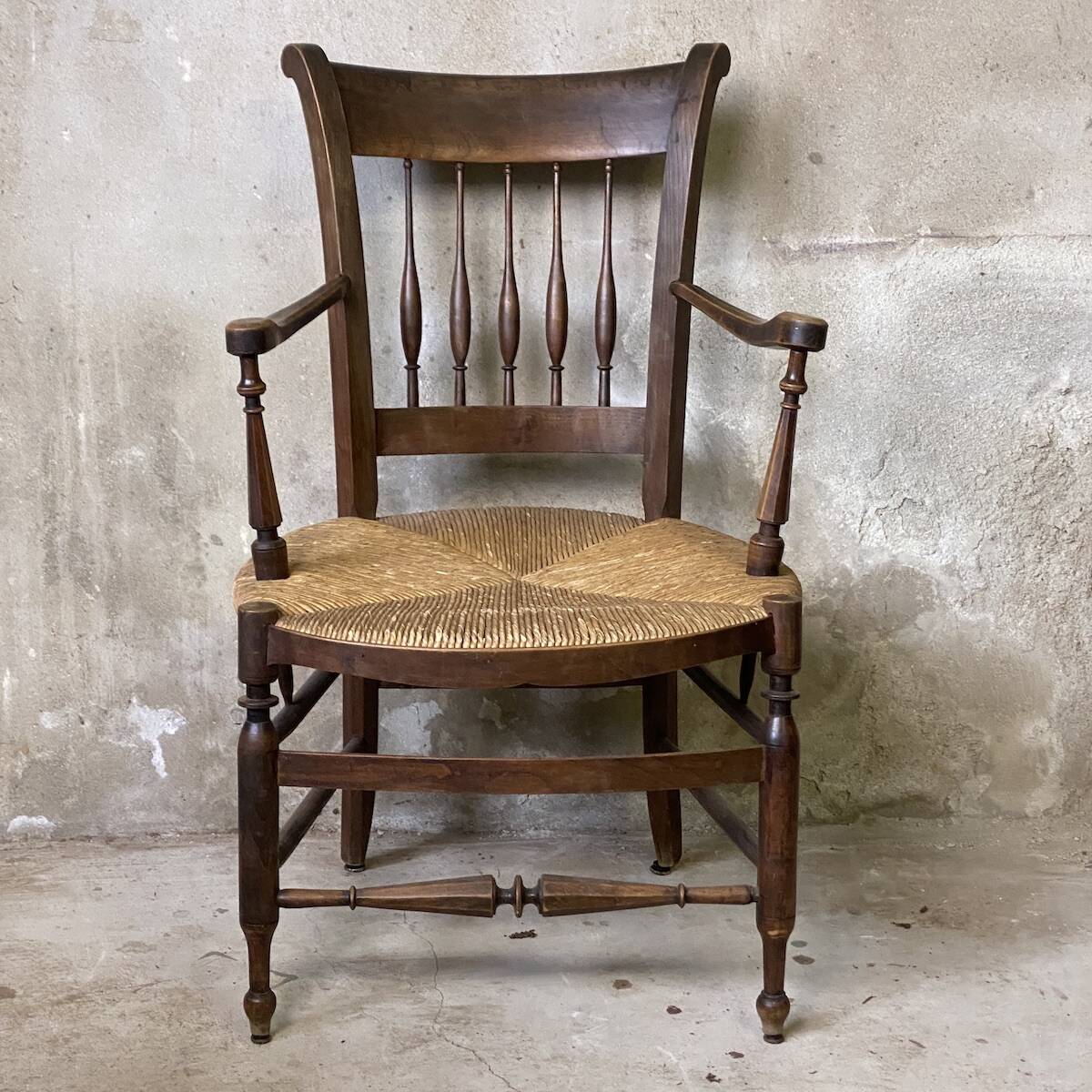 Provençal armchair in wood and straw