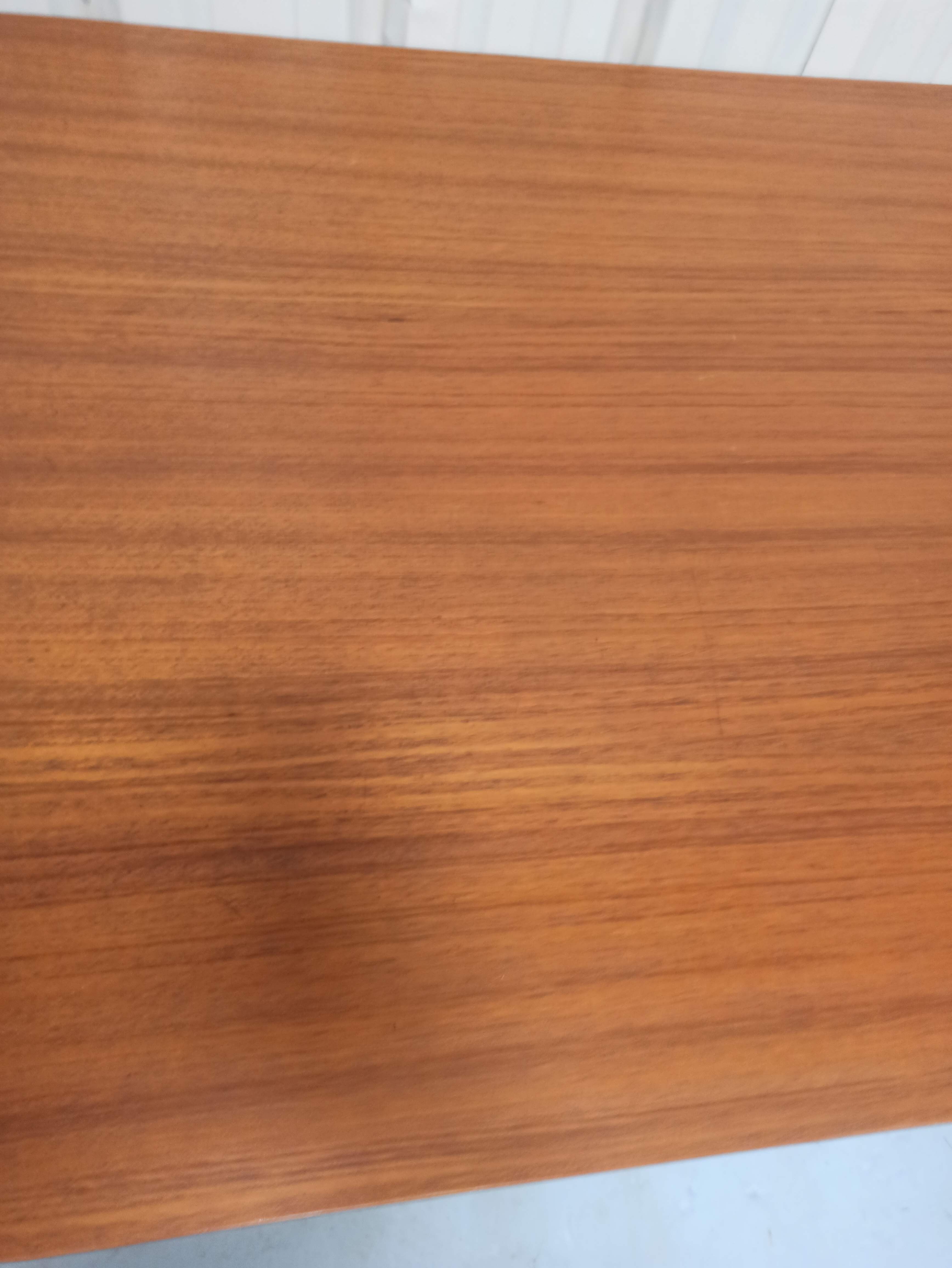 Scandinavian style table 50 year with 2 elongations