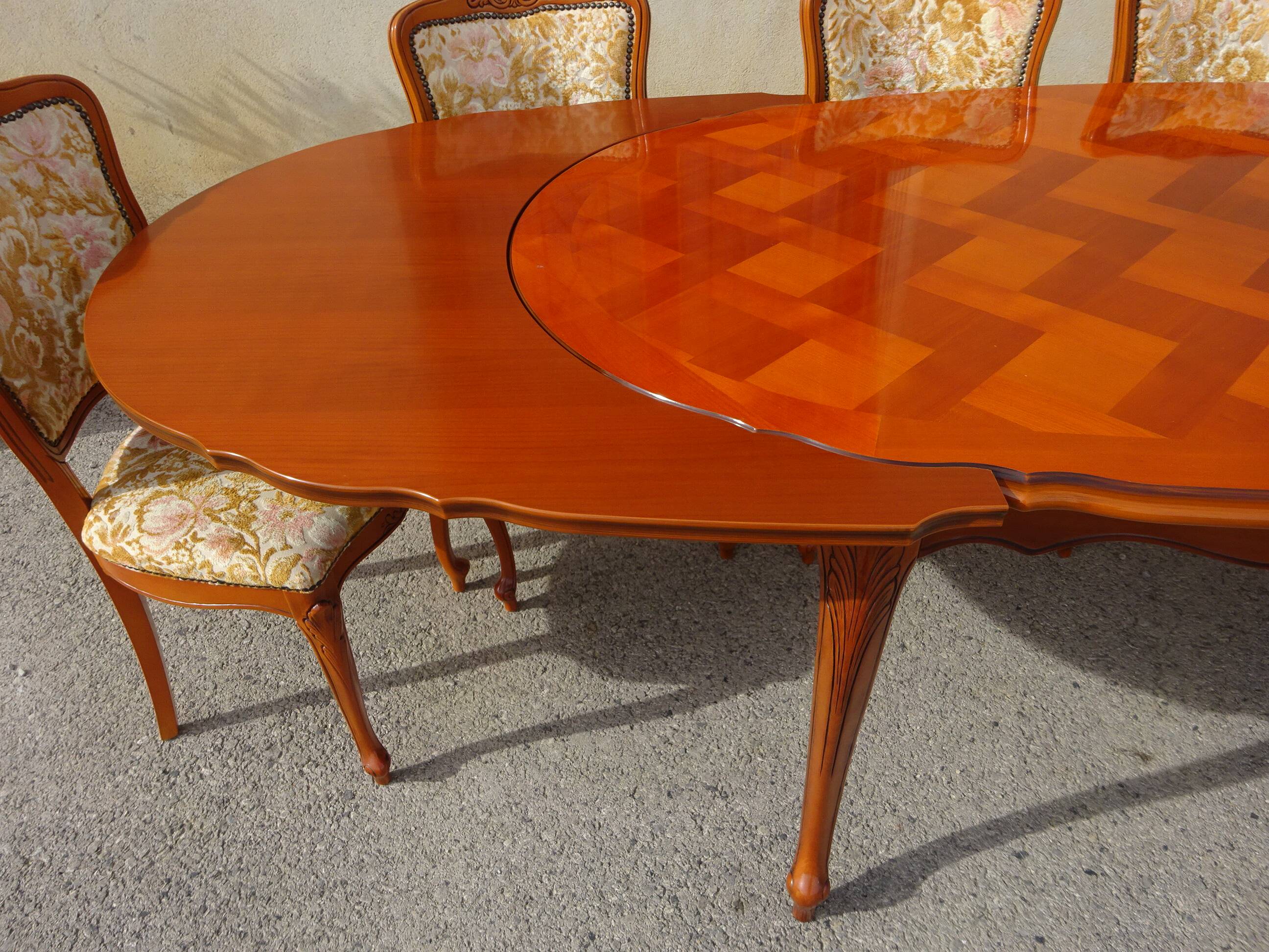 Table ovale avec rallonges, style Louis XV