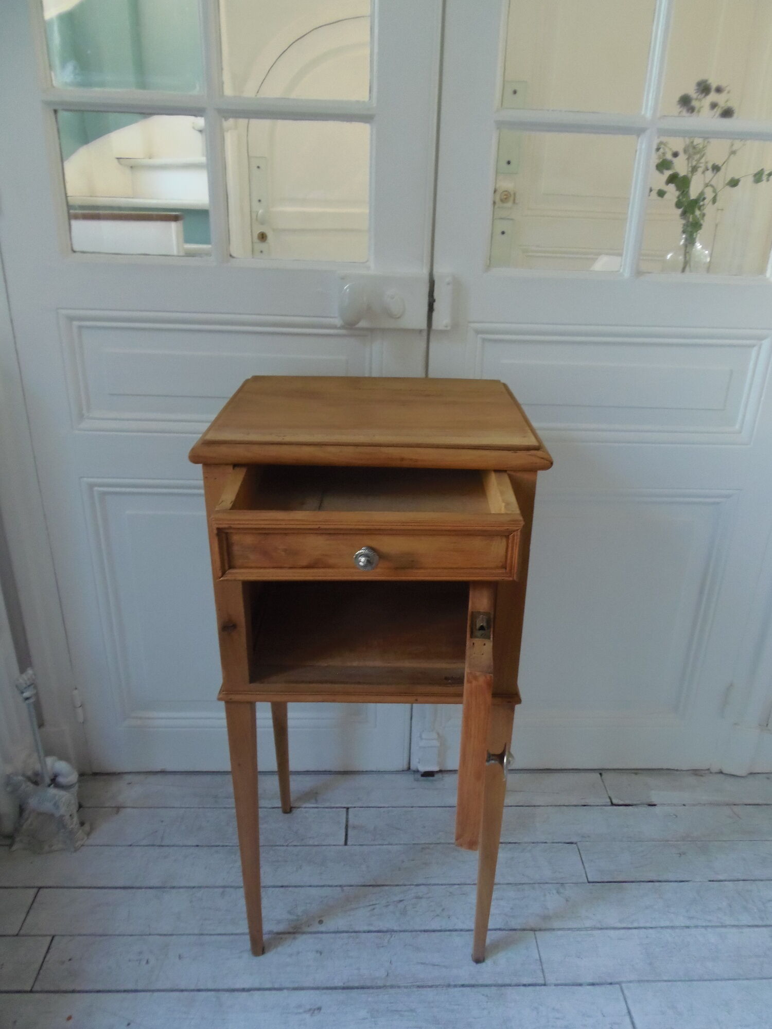 Bedside table of the years 1900