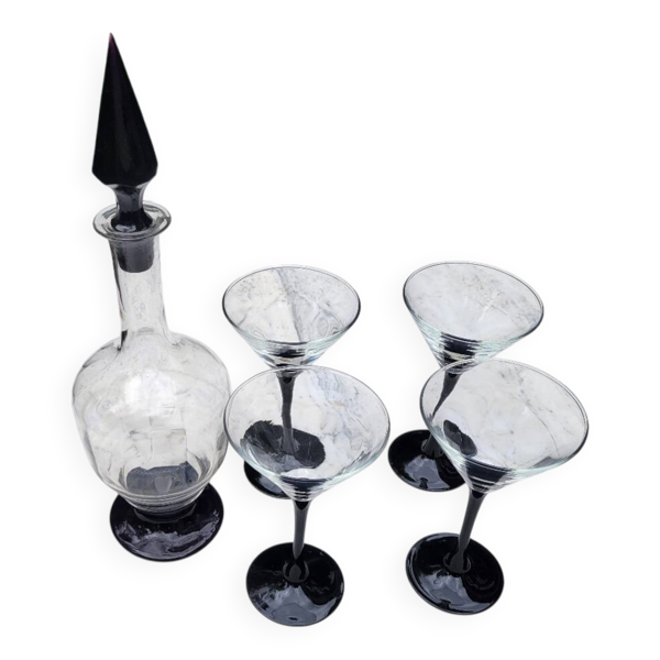 4 verres à cocktail et carafe assortie