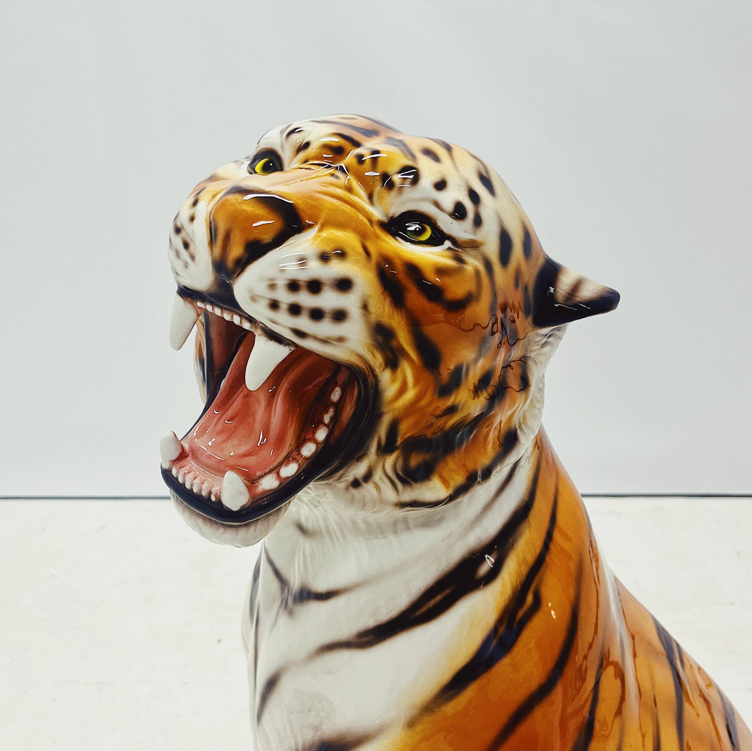 Statue de tigre en céramique