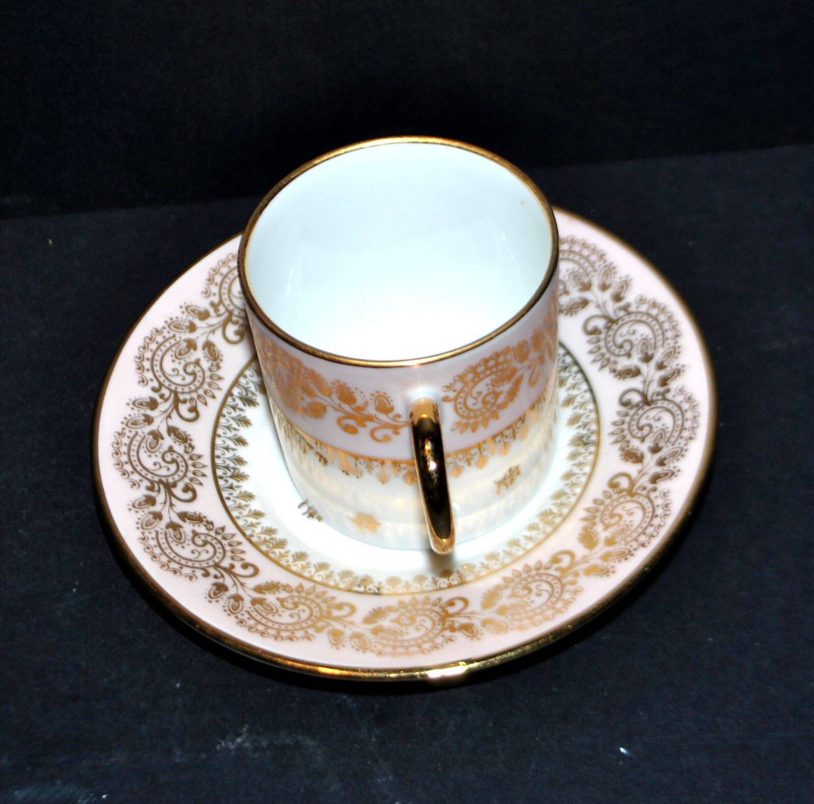 Litron cup from Limoges in porcelain with pink and gold decoration, signed Porcelaine d’Art PP.