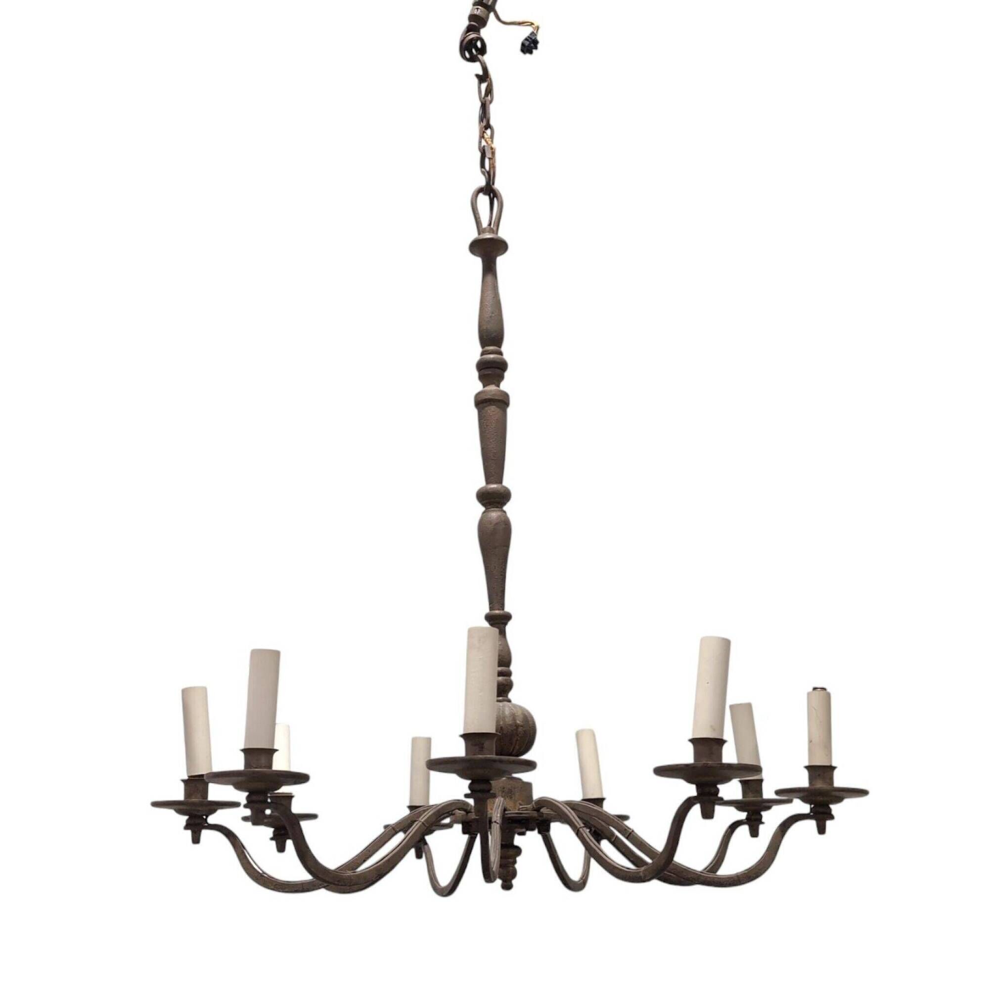 Vintage chandelier with 9 arms in gold metal – foliage decoration – Paris Baguès