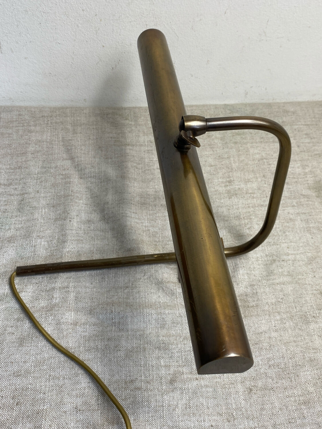 Wall light, picture light, in brass.