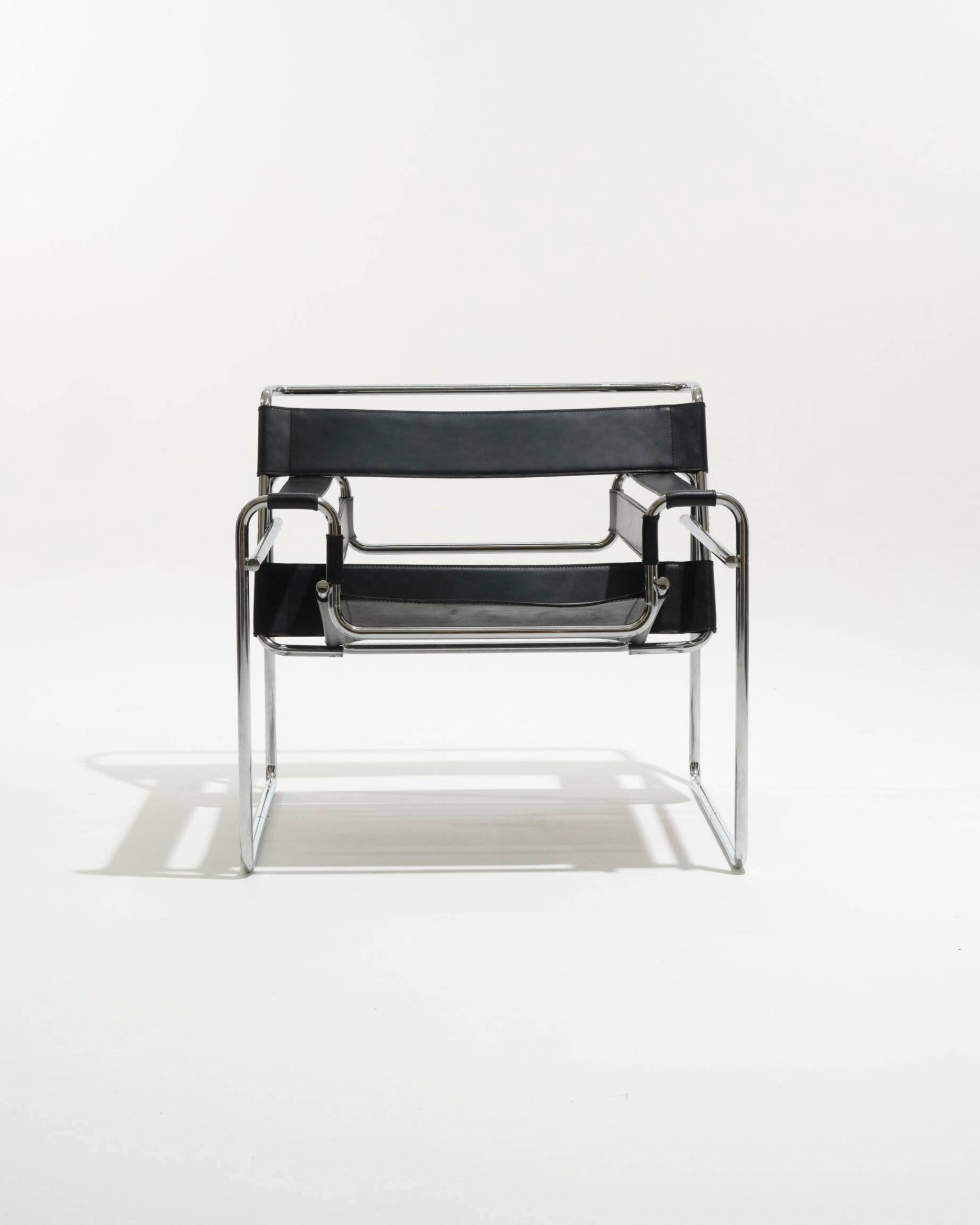 Wassily armchair in black leather, marcel breuer, 2000s