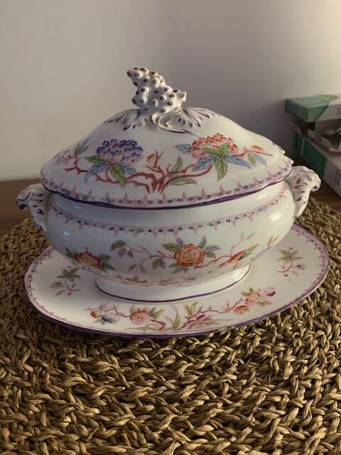 Sauce boat with lid in Sarreguemines earthenware 1860-1919