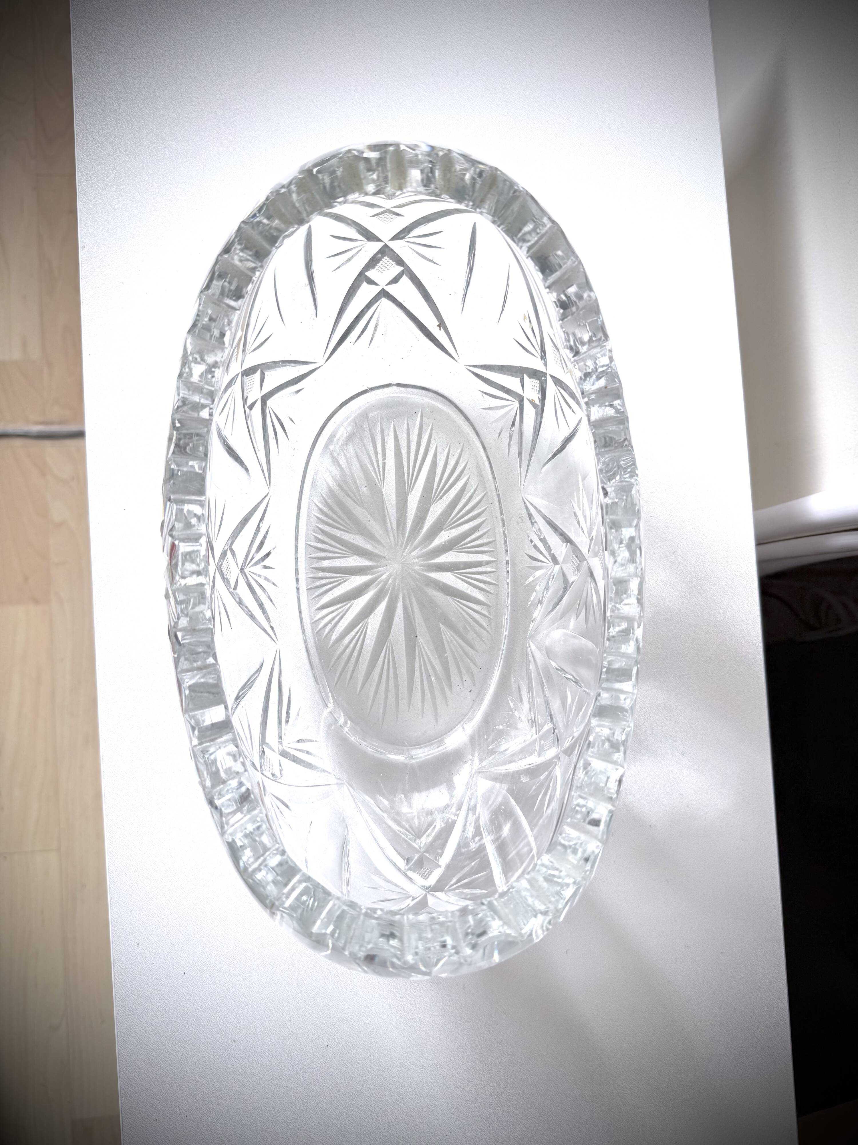 Large cut crystal planter in the Saint-Louis style.