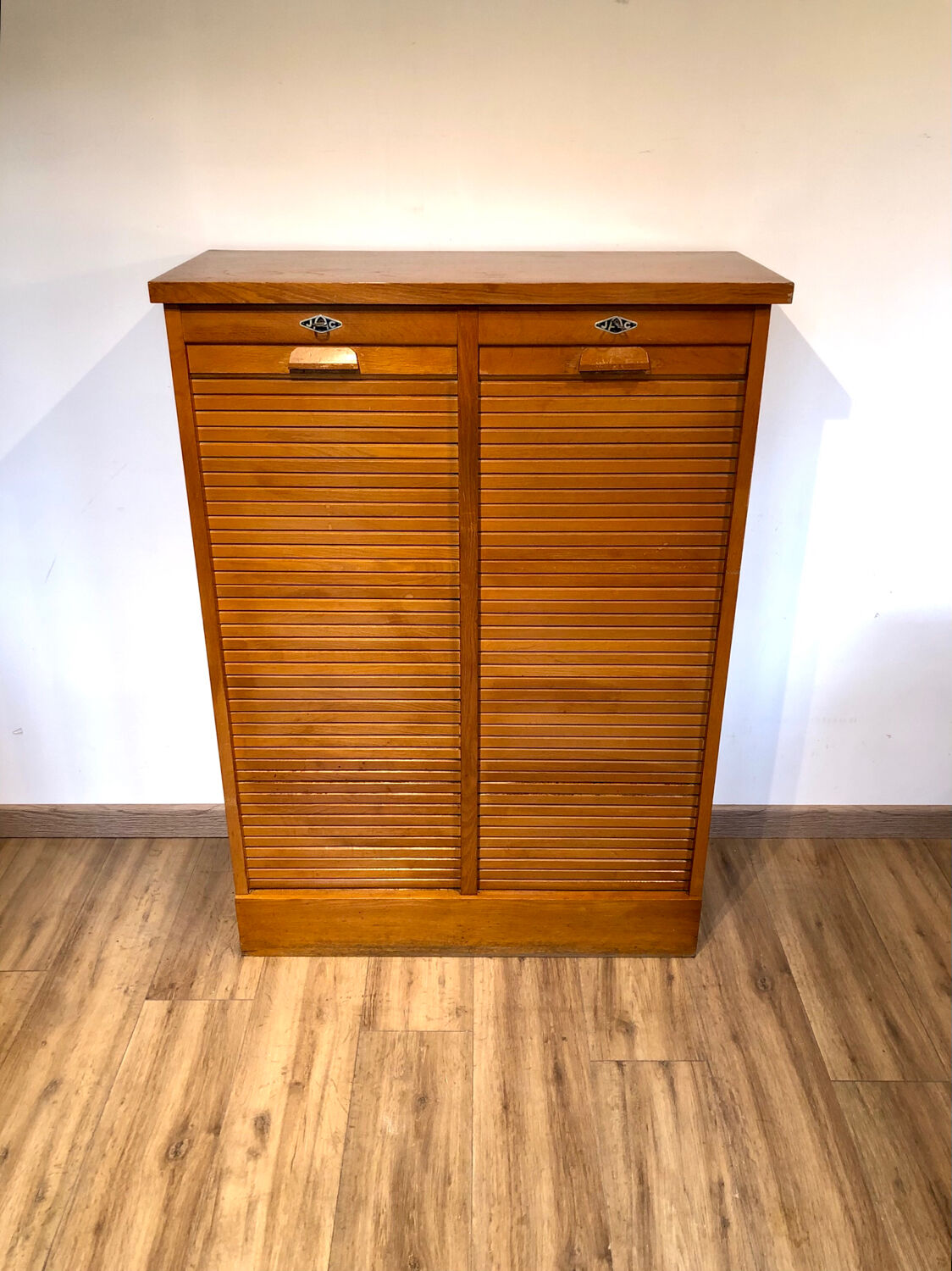 Double curtain folder