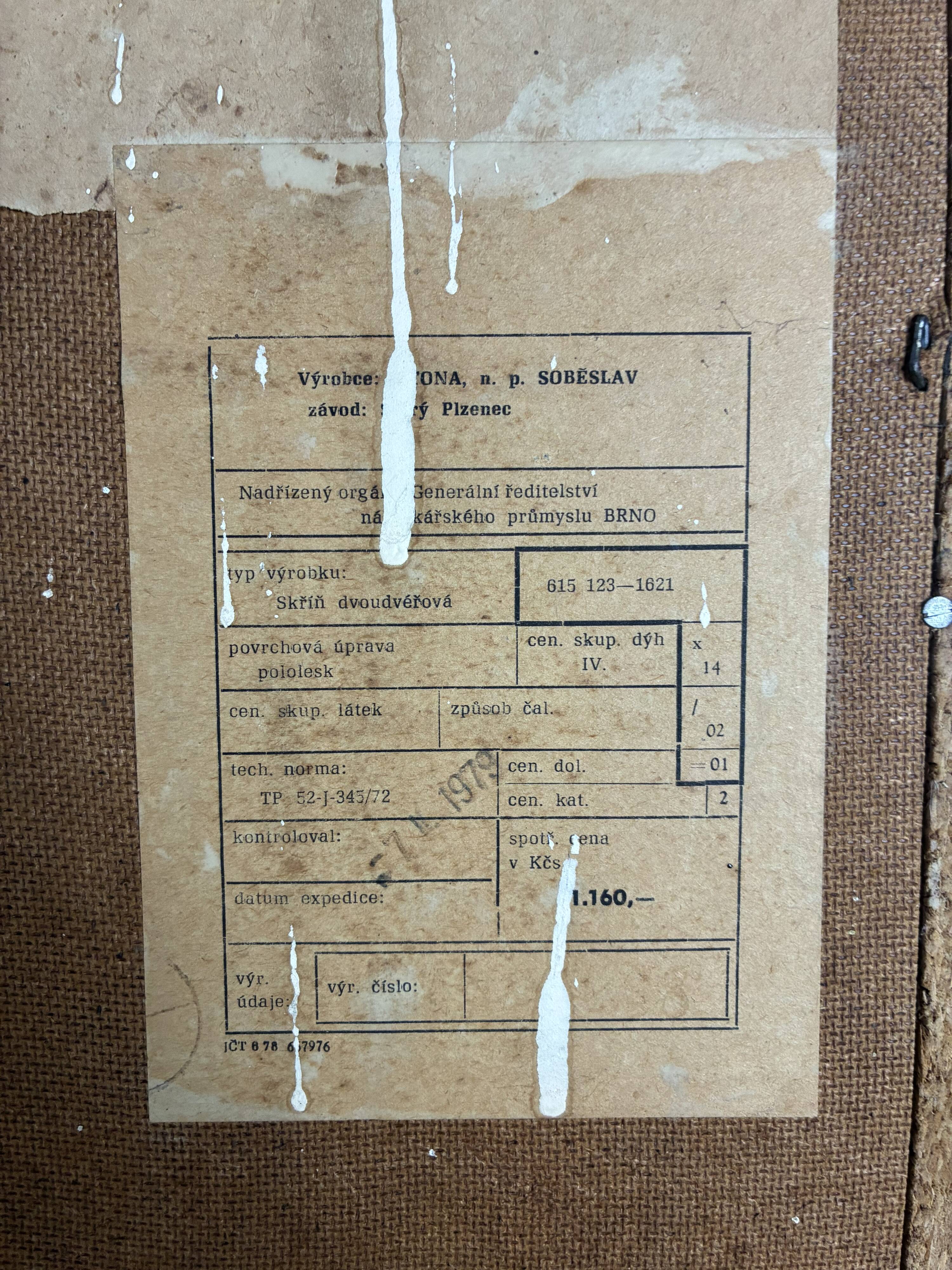 Vitrine par Hubert Nepožitek et Bohumil Landsman pour Jitona, années 1970.